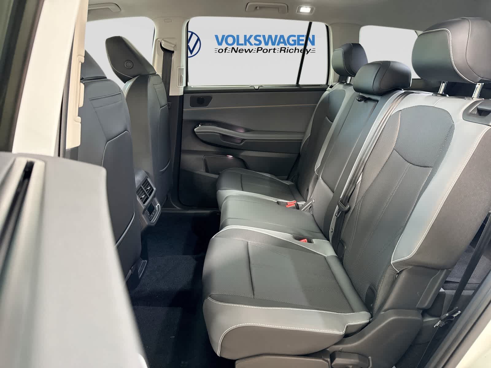2027 Volkswagen Atlas 2.0T SE w/ Technology