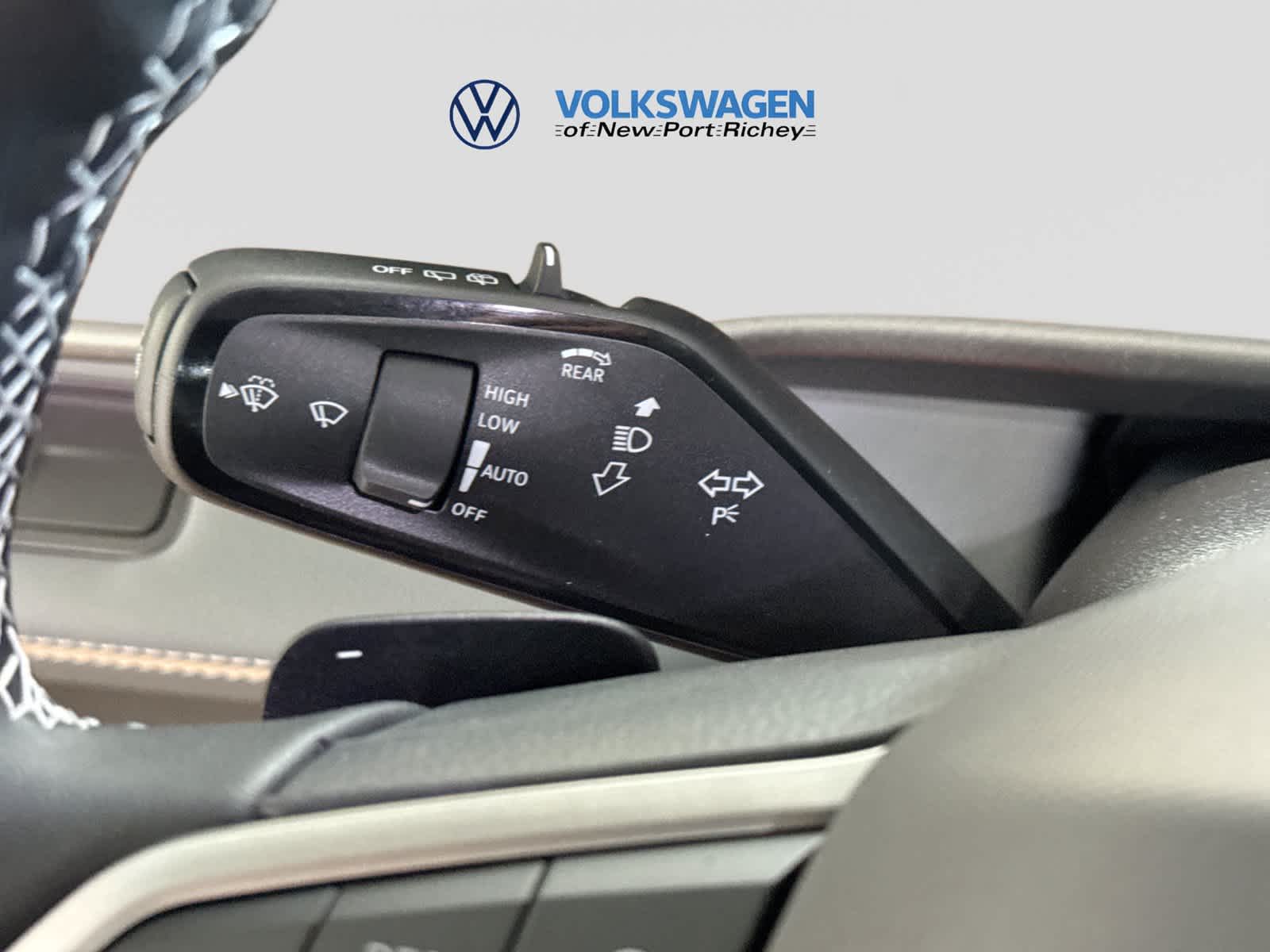 2027 Volkswagen Atlas 2.0T SE w/ Technology