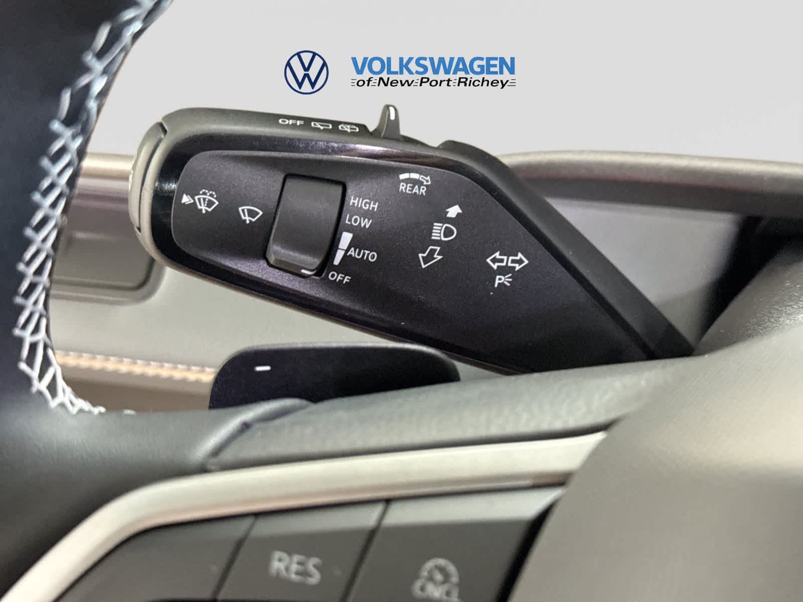 2027 Volkswagen Atlas 2.0T SE w/ Technology