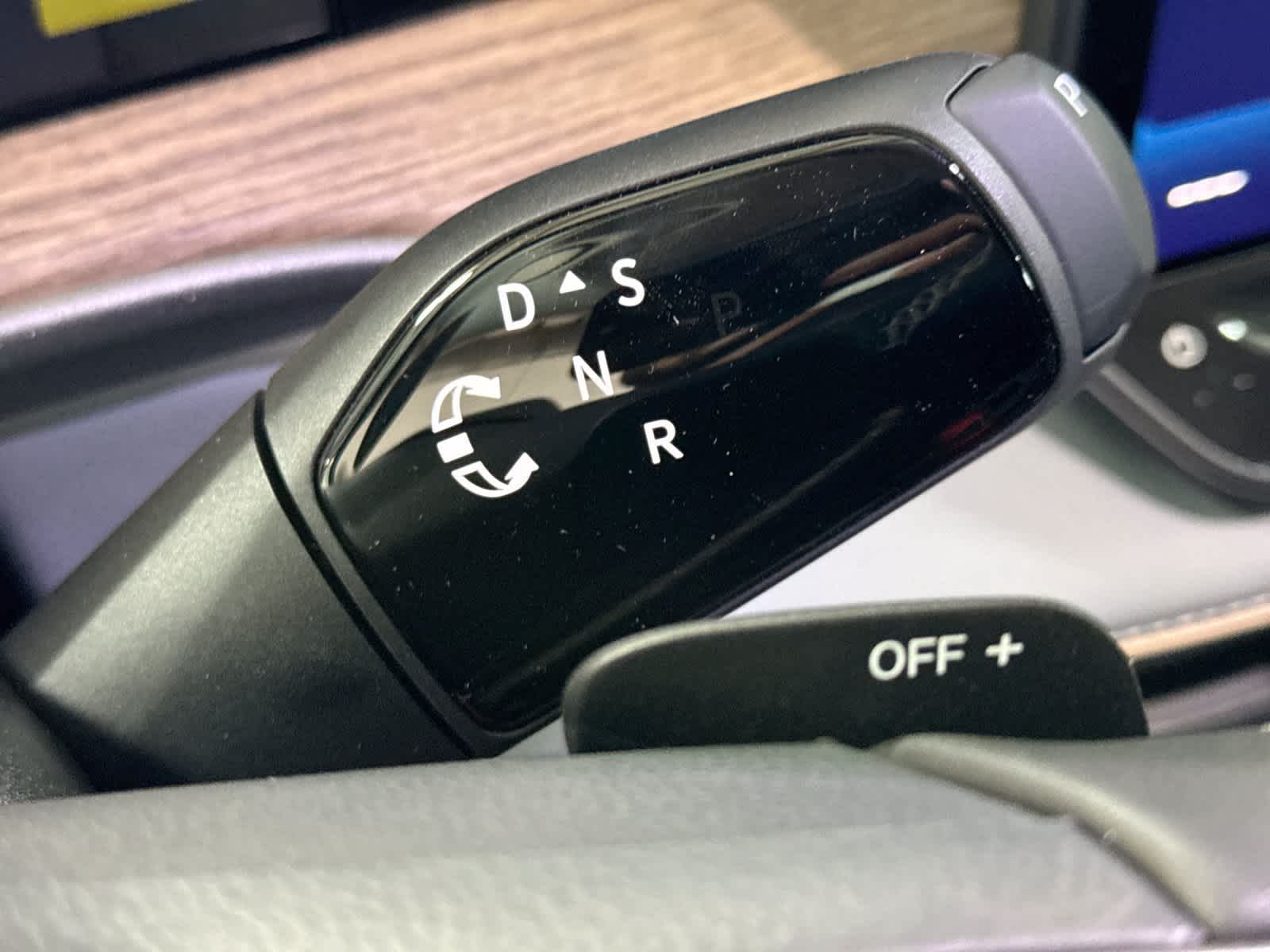 2027 Volkswagen Atlas 2.0T SE w/ Technology