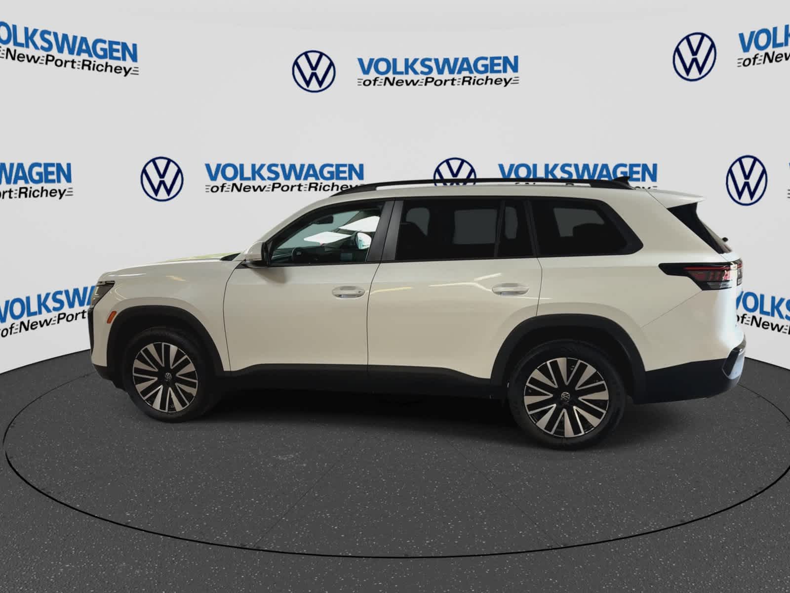 2027 Volkswagen Atlas 2.0T SE w/ Technology