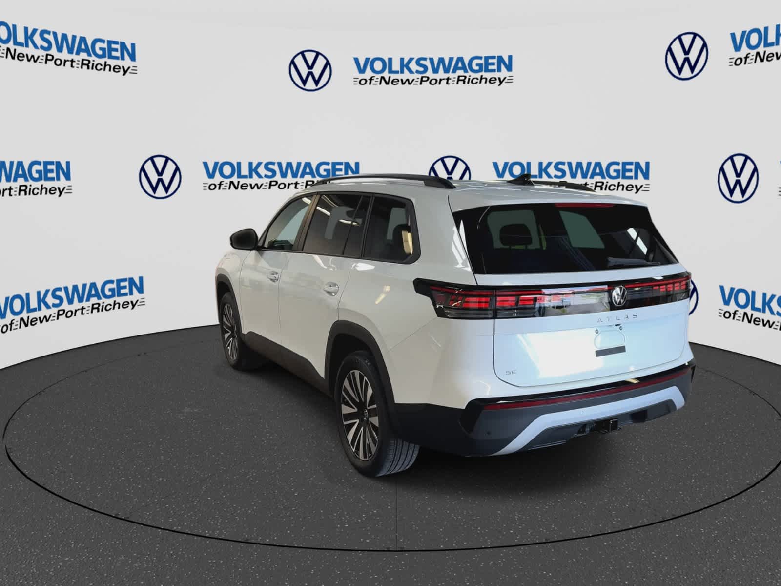 2027 Volkswagen Atlas 2.0T SE w/ Technology