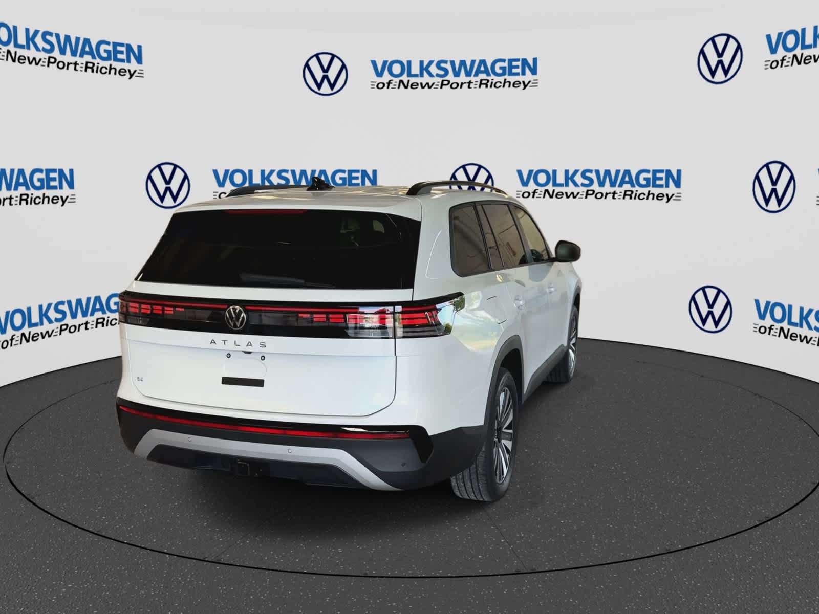 2027 Volkswagen Atlas 2.0T SE w/ Technology