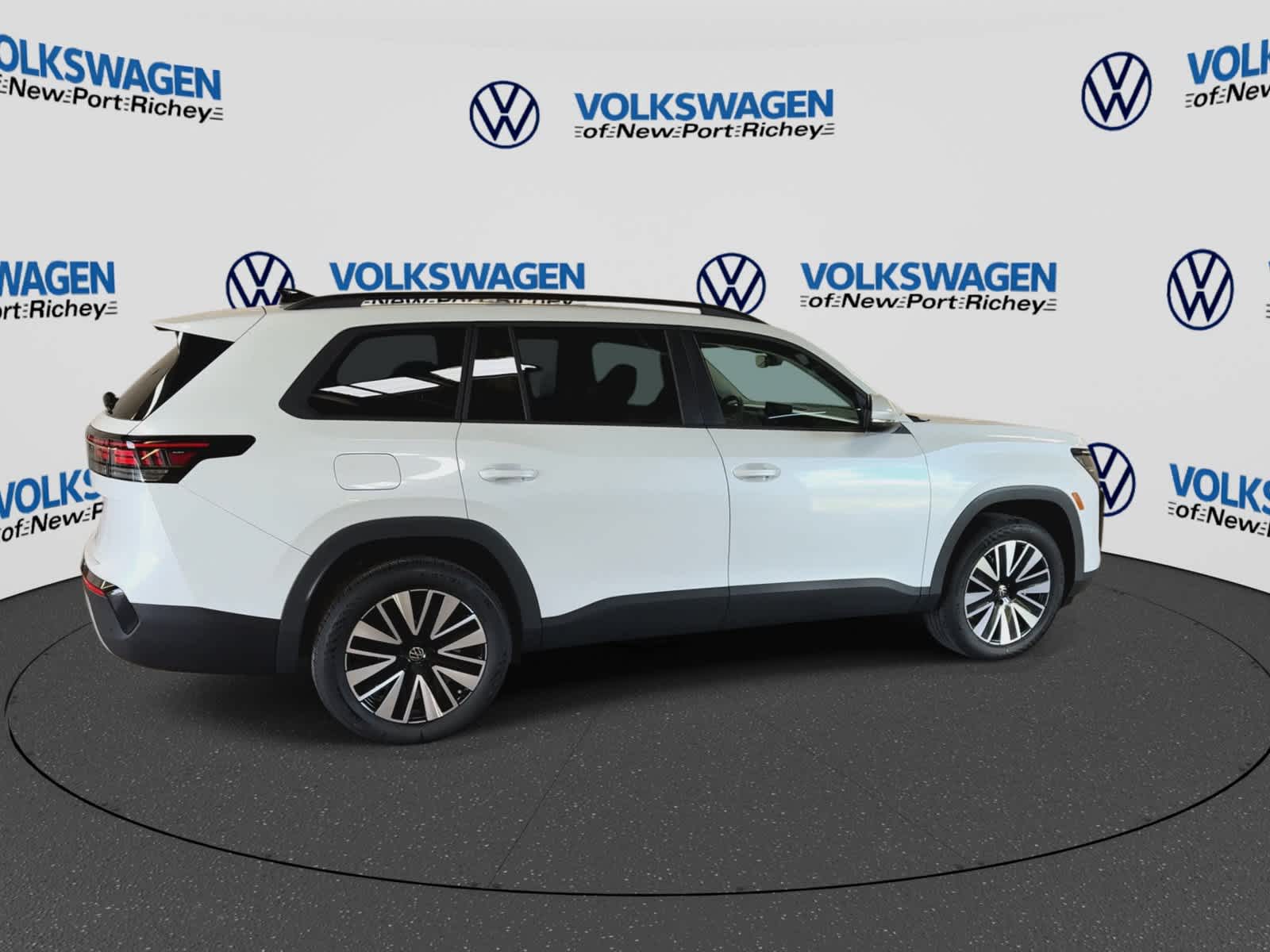 2027 Volkswagen Atlas 2.0T SE w/ Technology