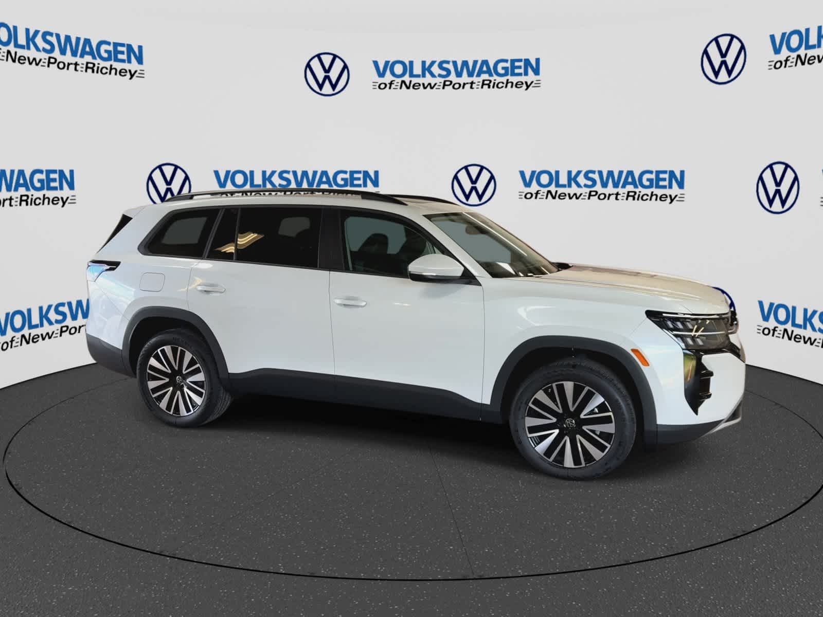2027 Volkswagen Atlas 2.0T SE w/ Technology