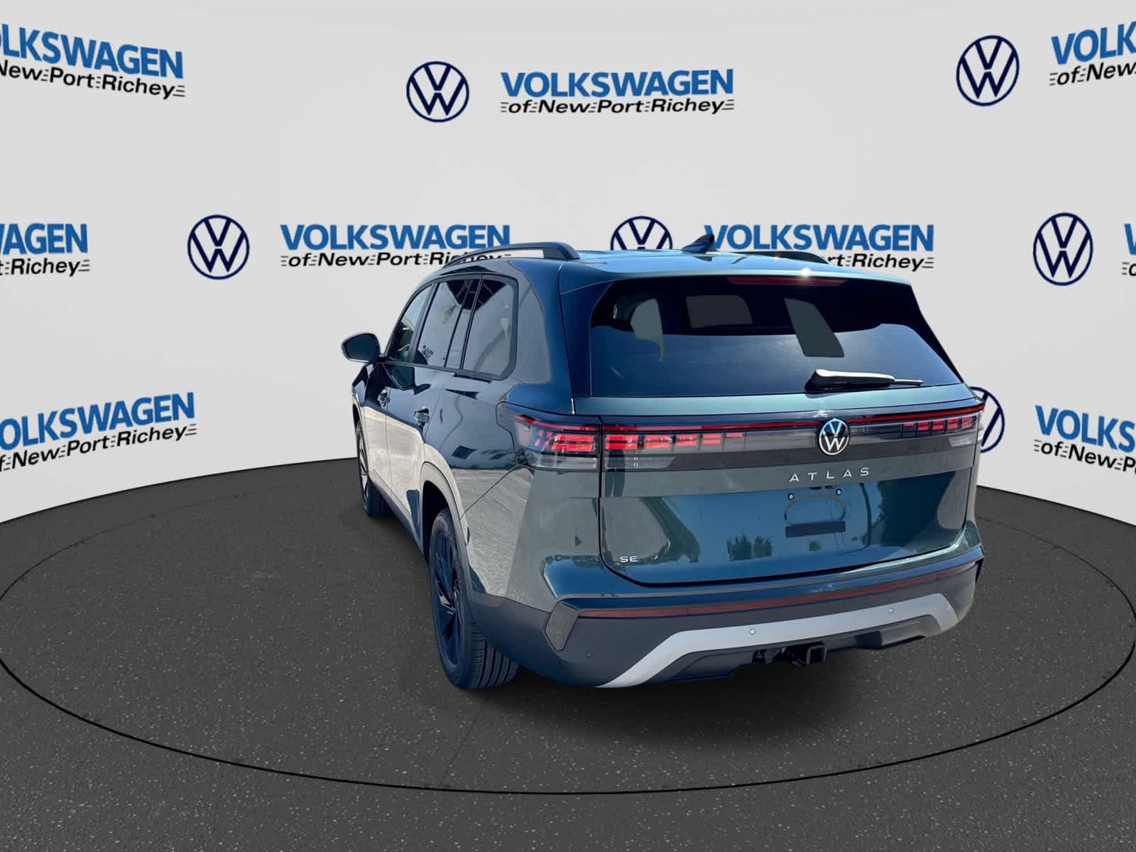 2027 Volkswagen Atlas 2.0T SE w/ Technology