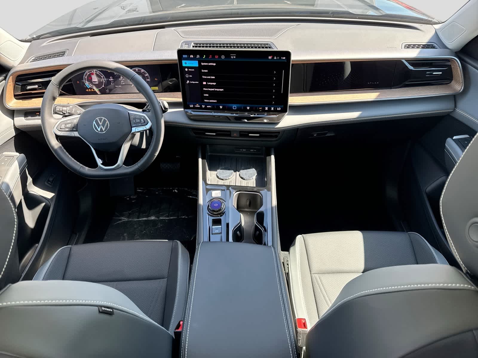 2027 Volkswagen Atlas 2.0T SE w/ Technology