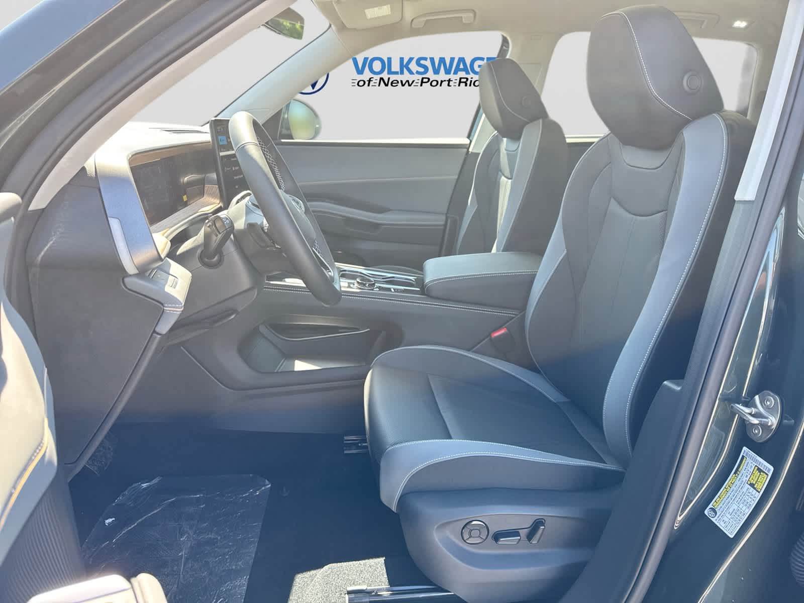 2027 Volkswagen Atlas 2.0T SE w/ Technology