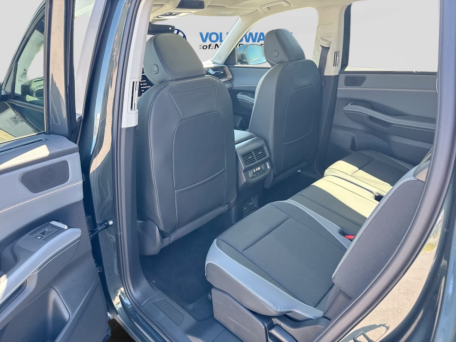 2027 Volkswagen Atlas 2.0T SE w/ Technology