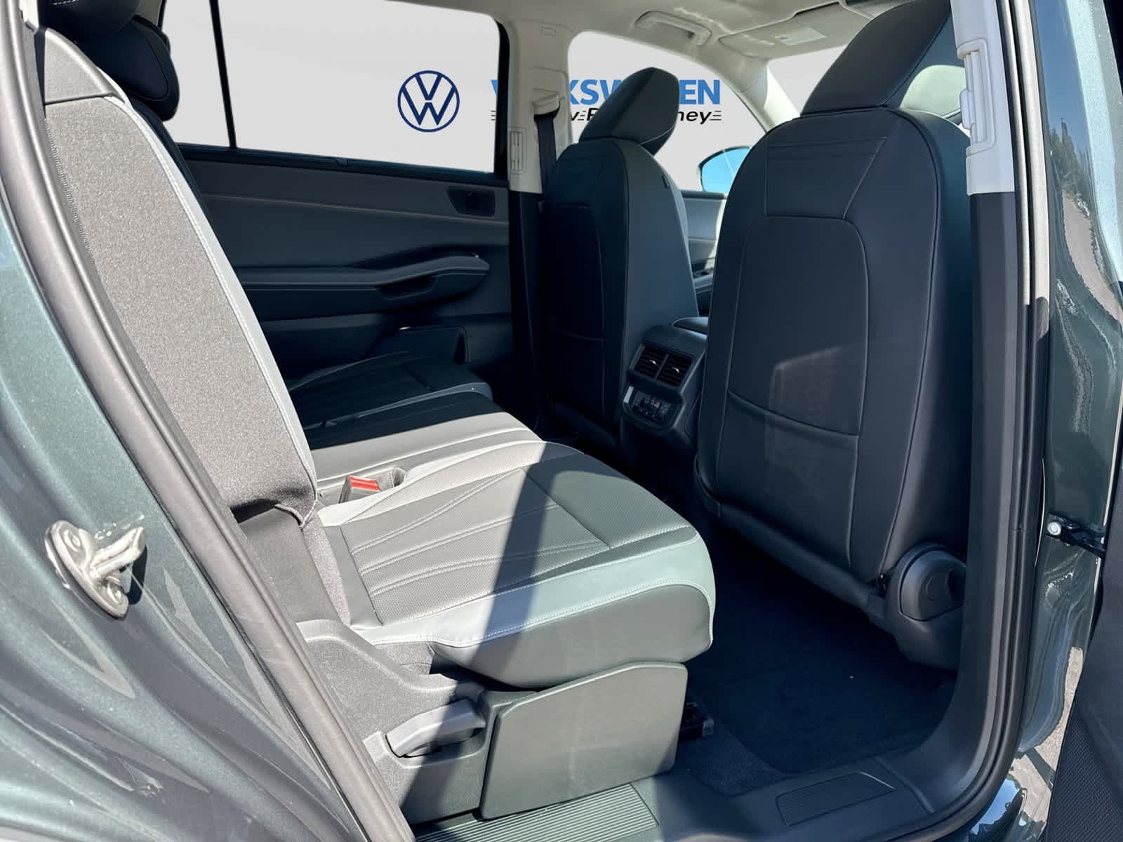 2027 Volkswagen Atlas 2.0T SE w/ Technology