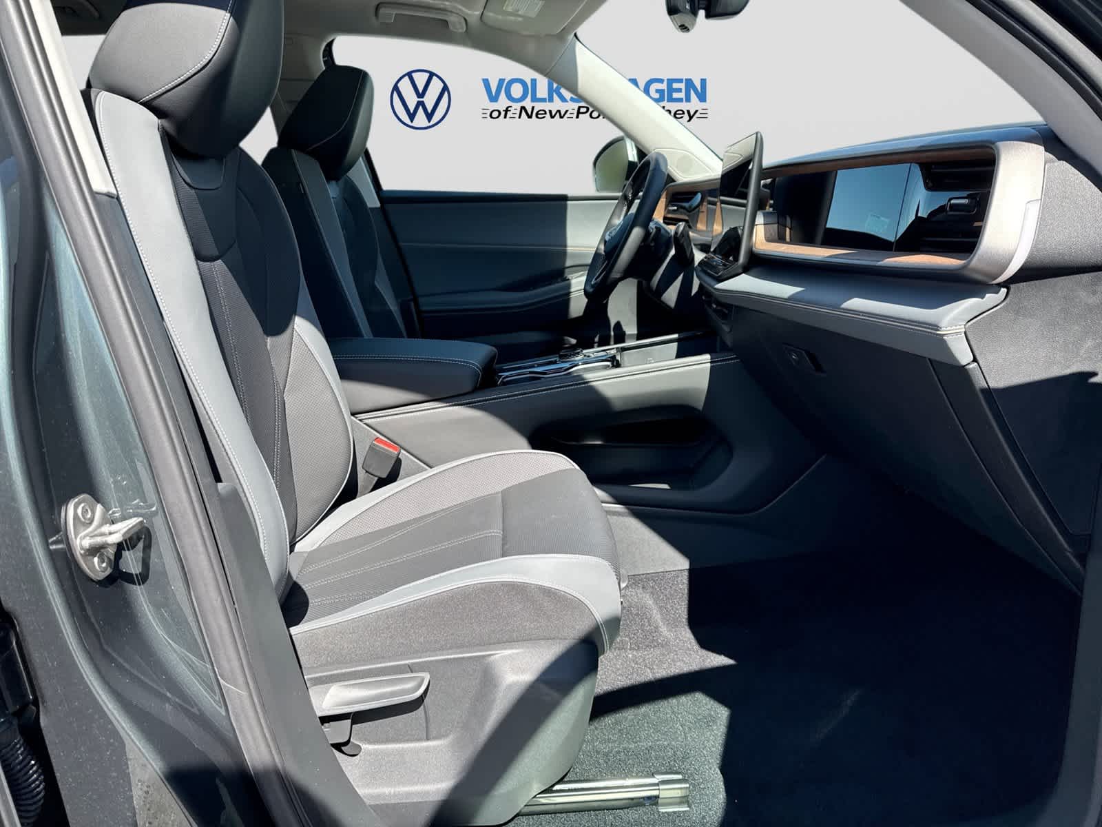 2027 Volkswagen Atlas 2.0T SE w/ Technology