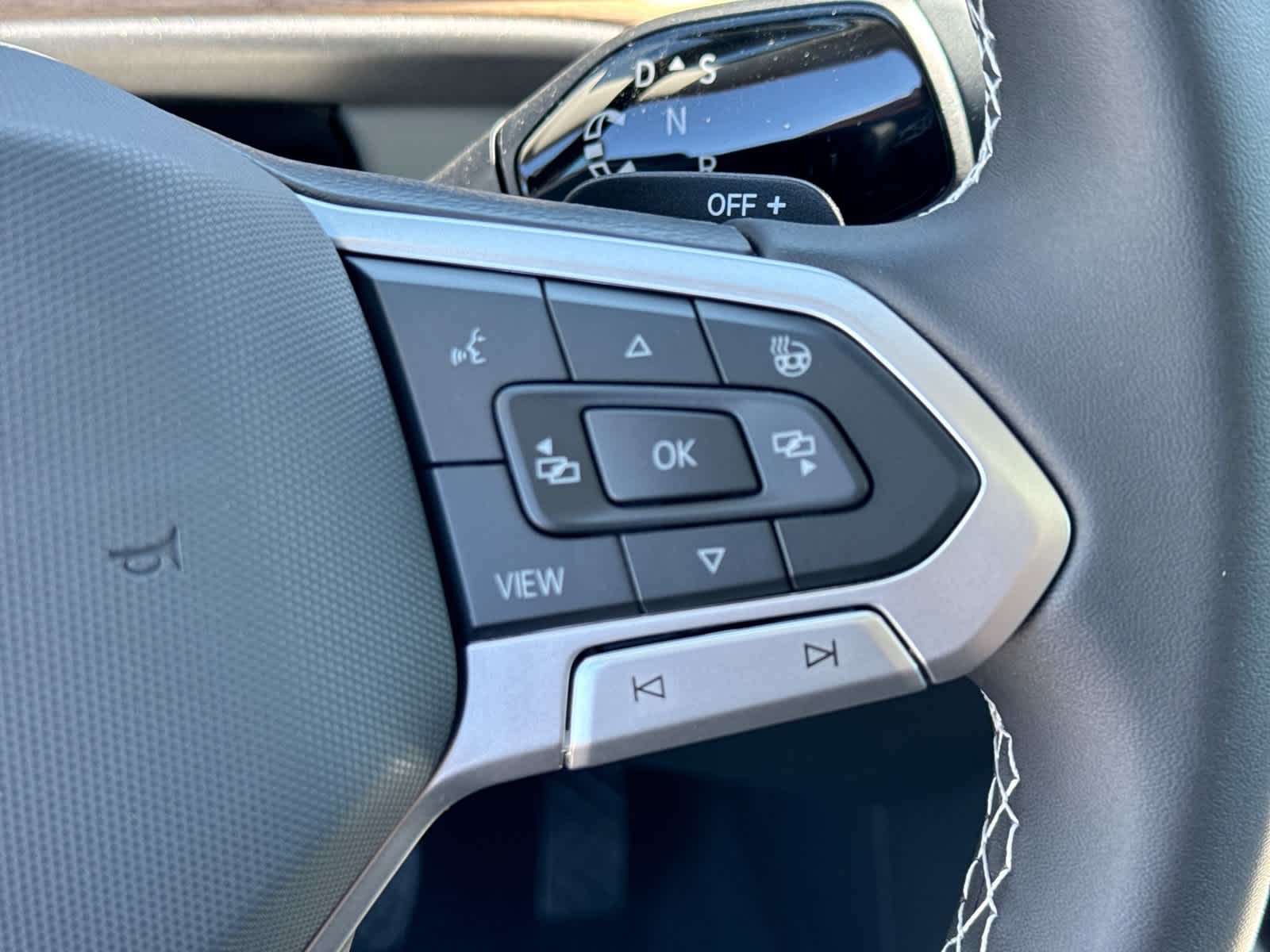 2027 Volkswagen Atlas 2.0T SE w/ Technology