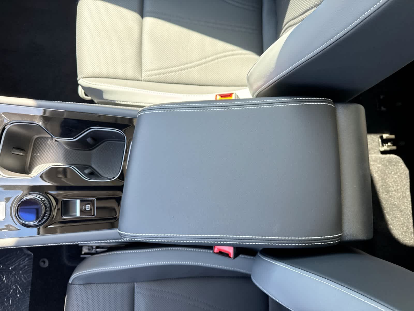 2027 Volkswagen Atlas 2.0T SE w/ Technology