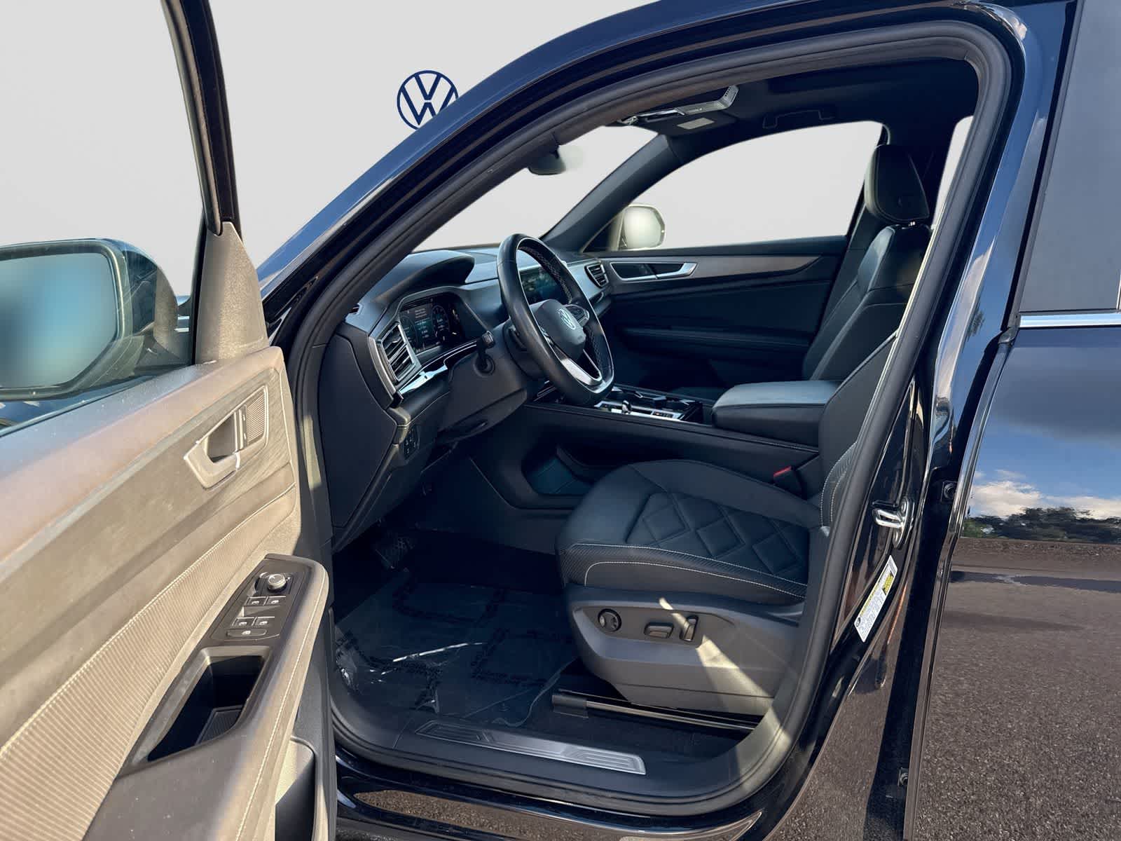 2025 Volkswagen Atlas Cross Sport 2.0T SE w/Technology