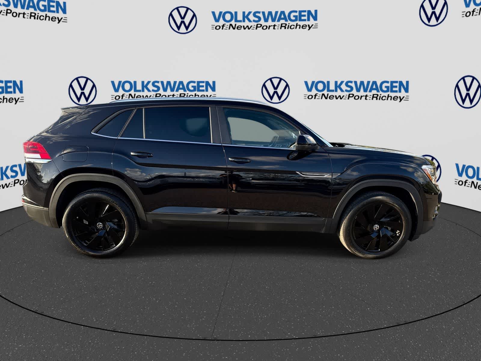 2025 Volkswagen Atlas Cross Sport 2.0T SE w/Technology
