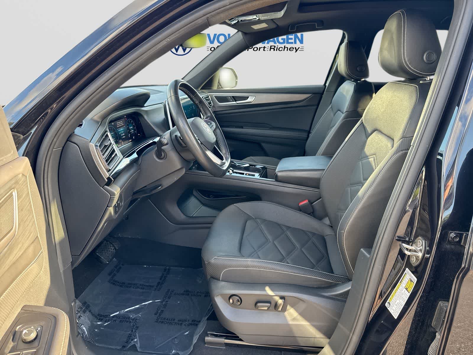 2025 Volkswagen Atlas Cross Sport 2.0T SE w/Technology
