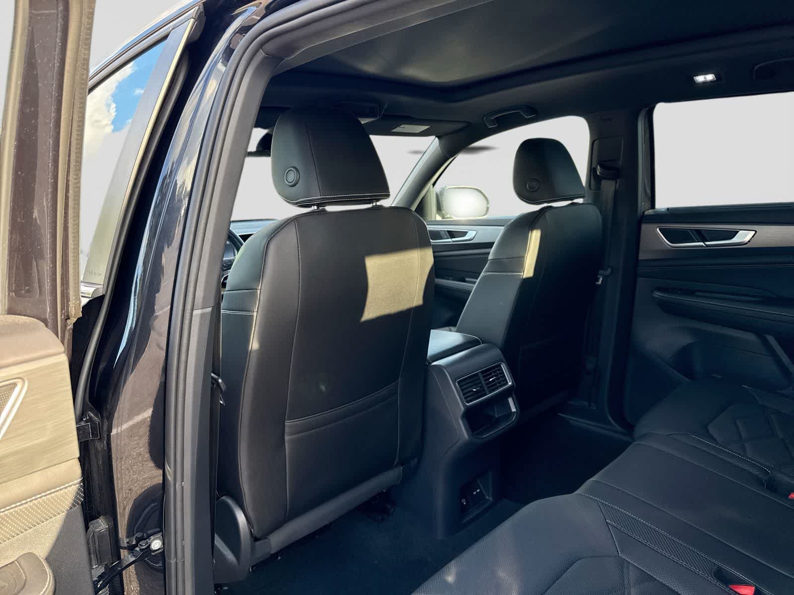 2025 Volkswagen Atlas Cross Sport 2.0T SE w/Technology