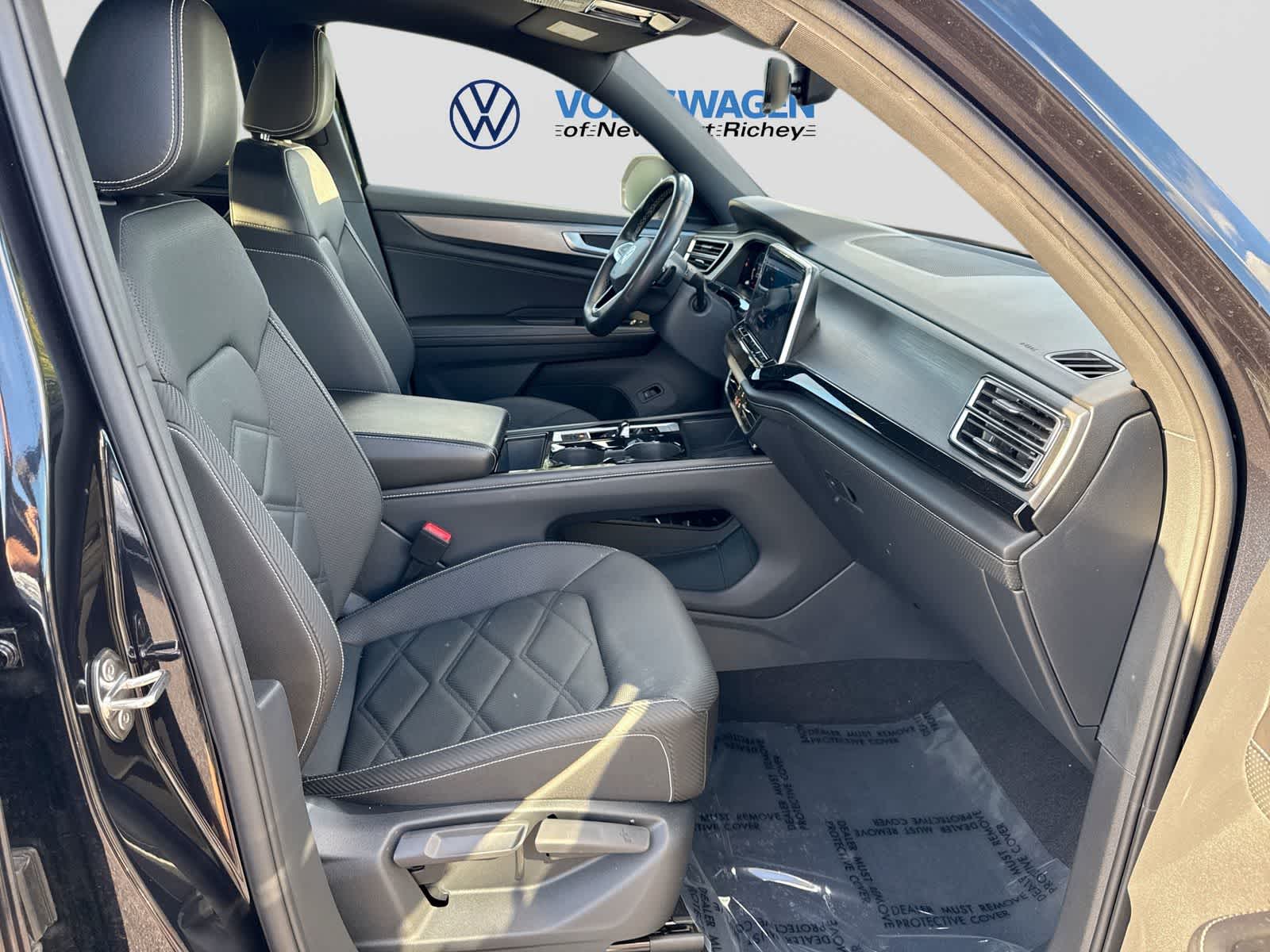 2025 Volkswagen Atlas Cross Sport 2.0T SE w/Technology
