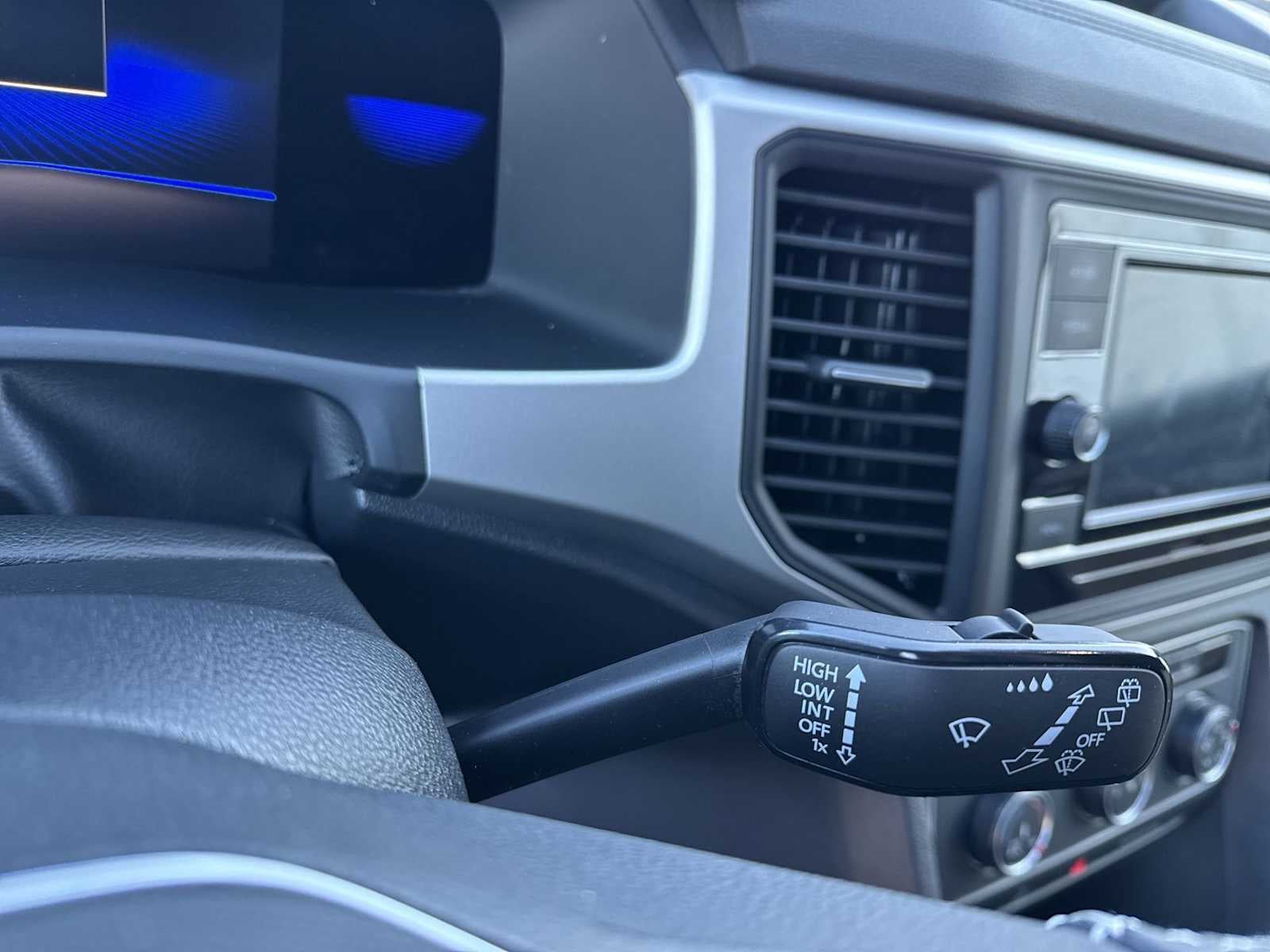 2022 Volkswagen Atlas Cross Sport 2.0T SE