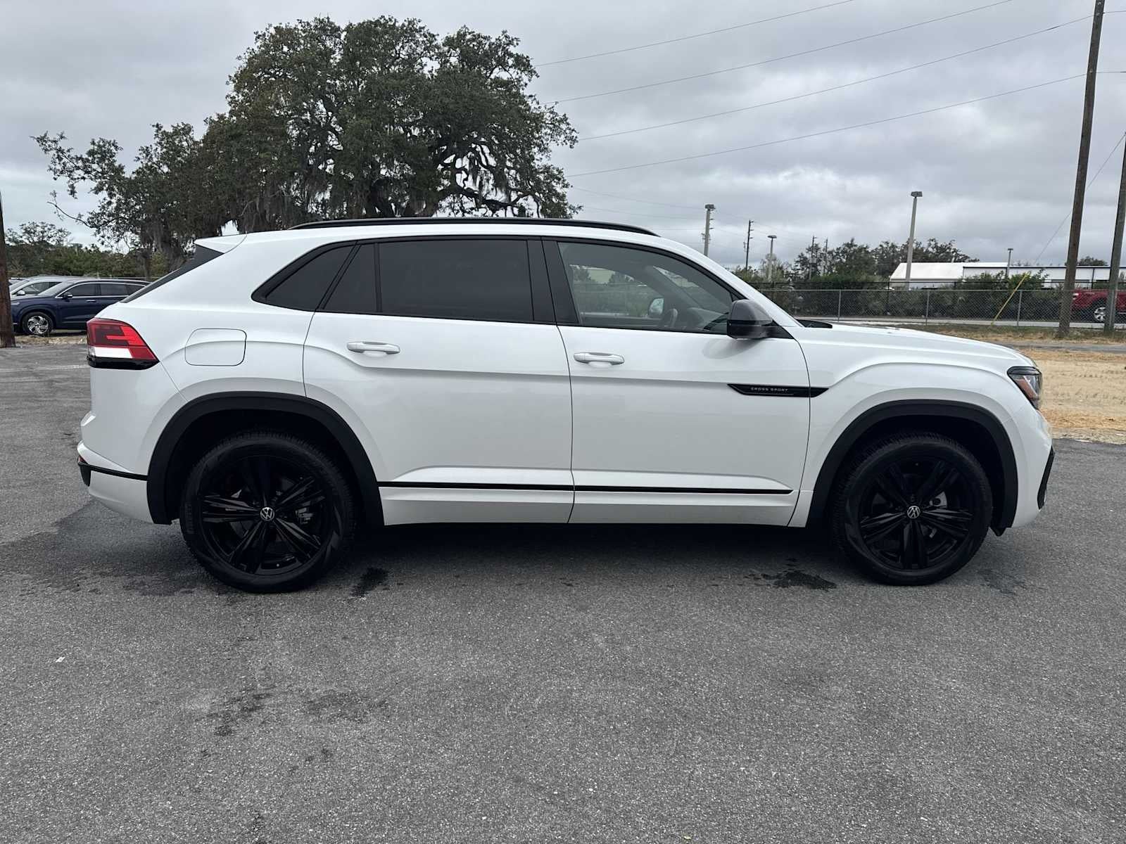 2023 Volkswagen Atlas Cross Sport 3.6L V6 SEL R-Line Black