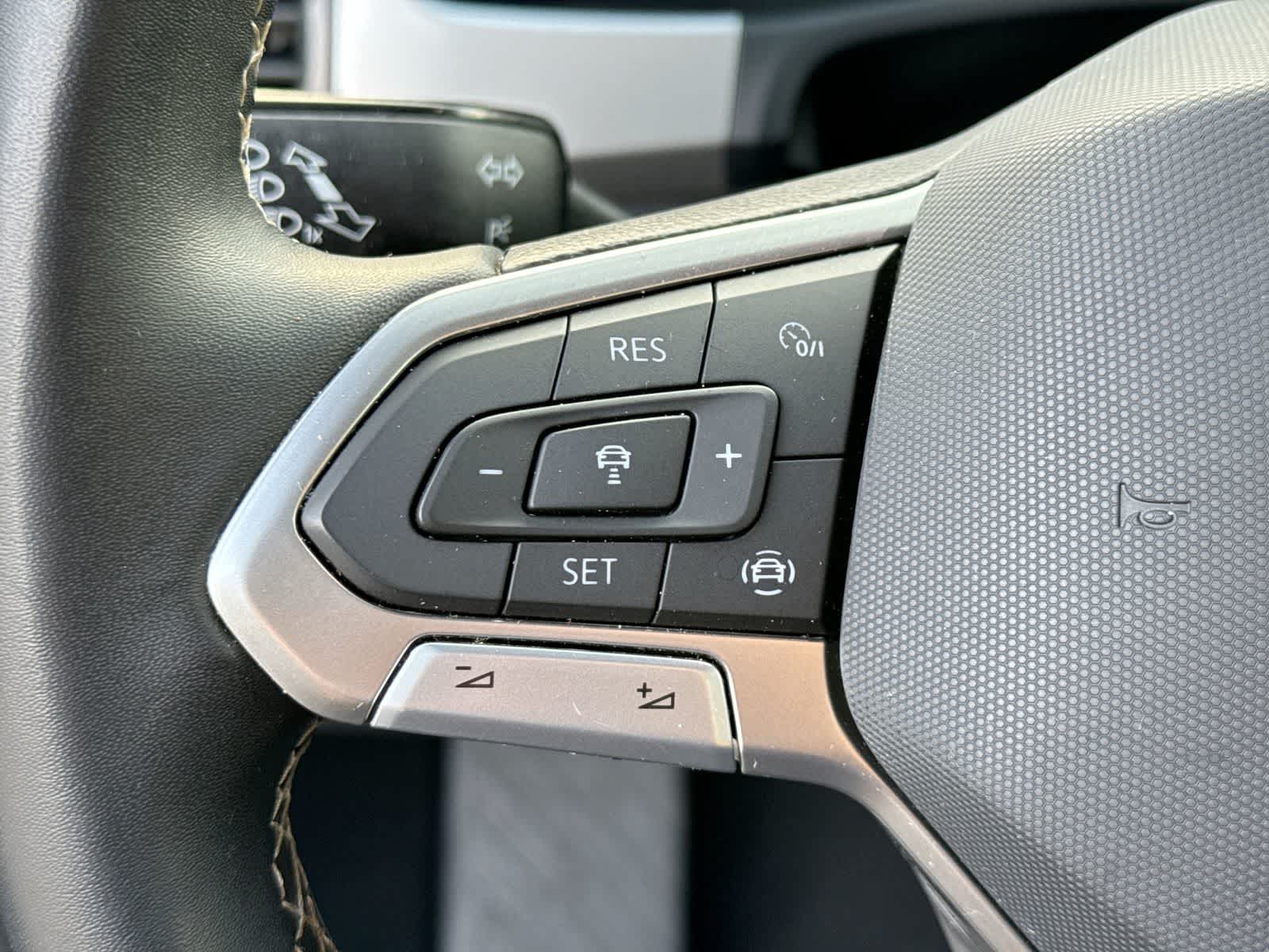 2023 Volkswagen Atlas Cross Sport 2.0T SE w/Technology