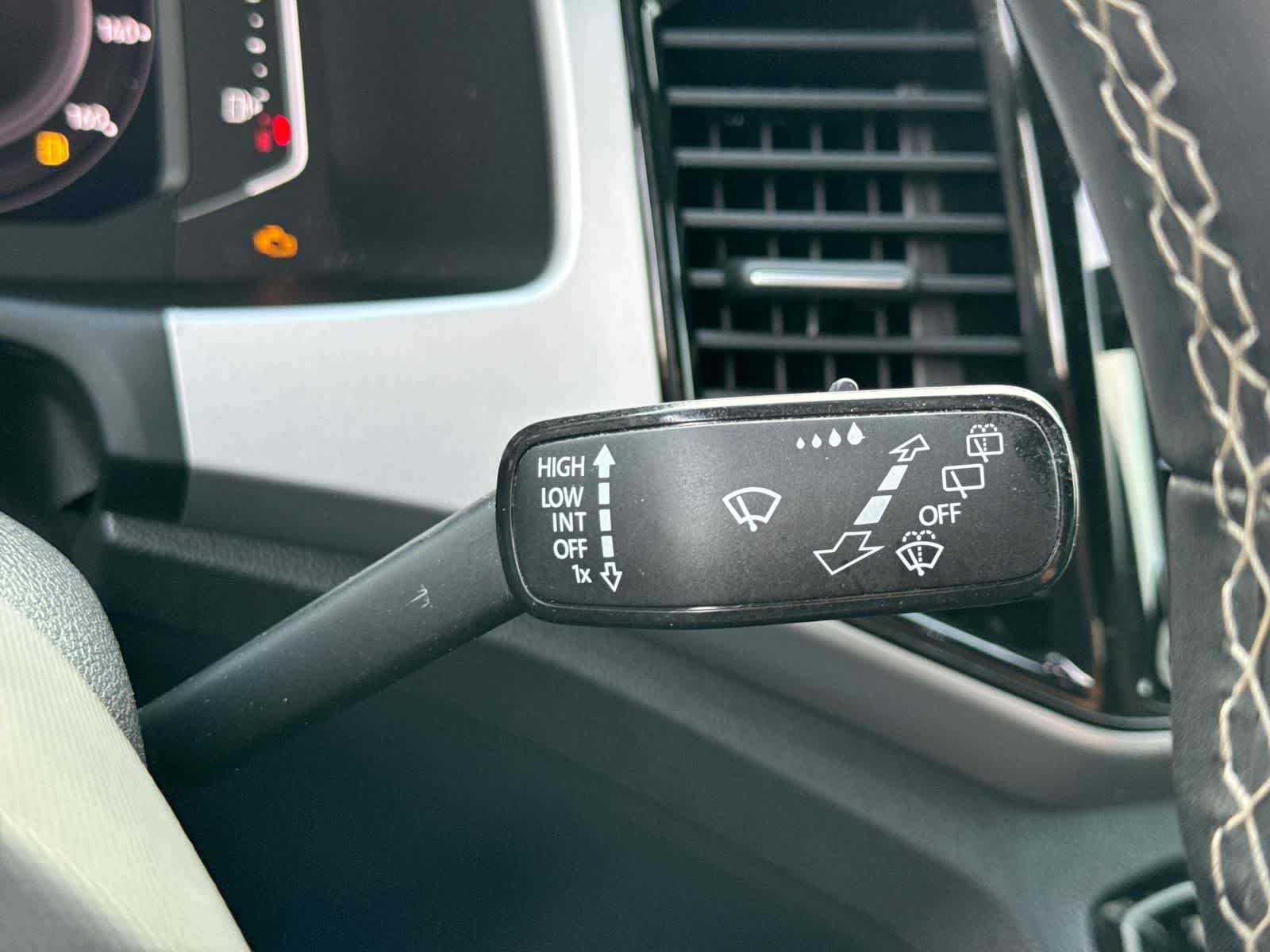 2023 Volkswagen Atlas Cross Sport 2.0T SE w/Technology