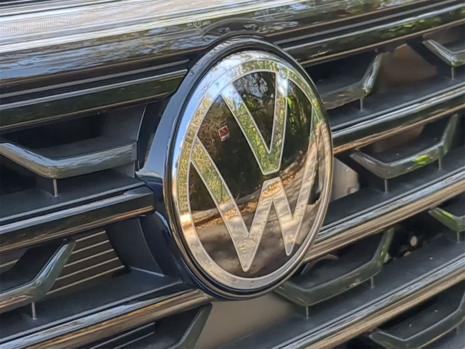 2025 Volkswagen Atlas Cross Sport 2.0T SE w/ Technology