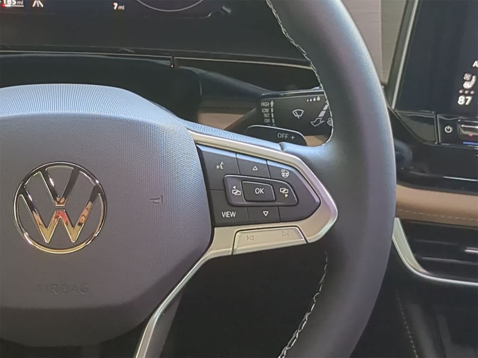 2025 Volkswagen Atlas Cross Sport 2.0T SE w/ Technology