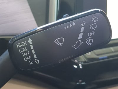 2025 Volkswagen Atlas Cross Sport 2.0T SE w/ Technology