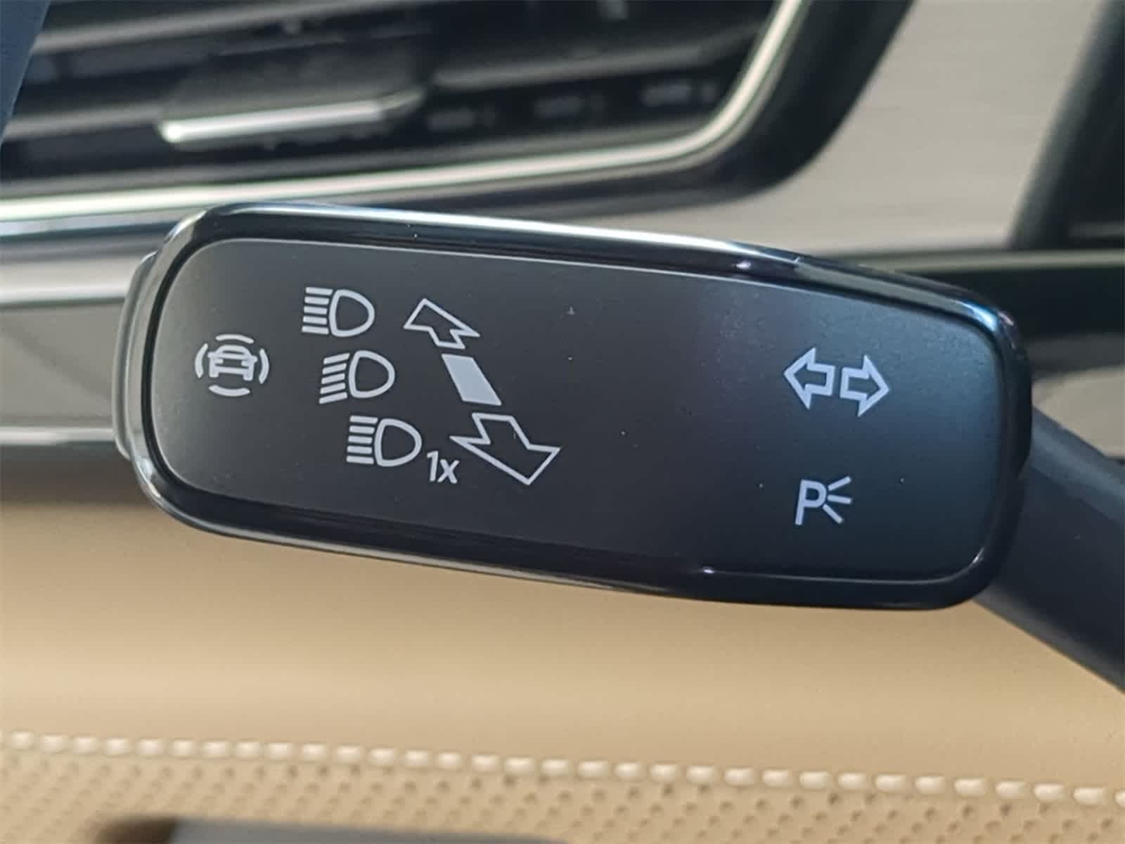 2025 Volkswagen Atlas Cross Sport 2.0T SE w/ Technology