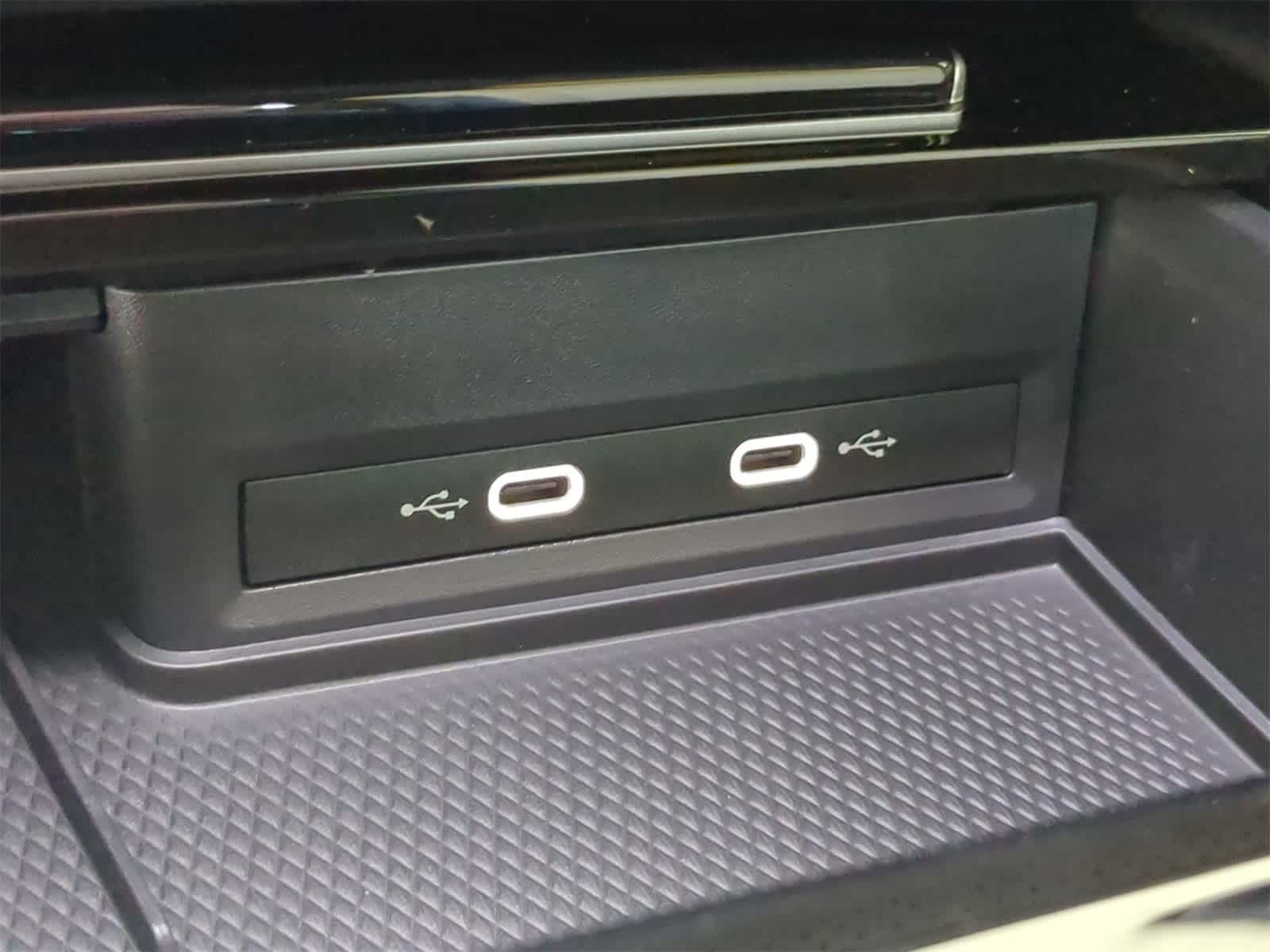 2025 Volkswagen Atlas Cross Sport 2.0T SE w/ Technology