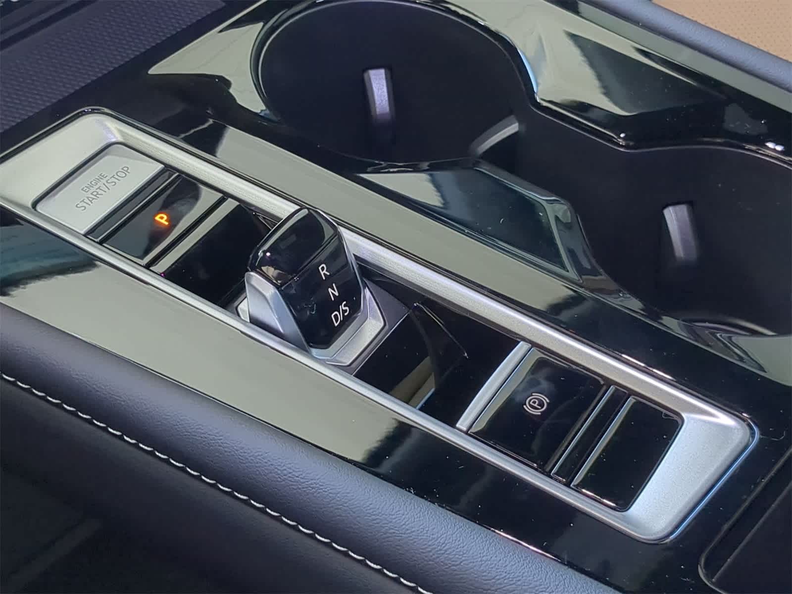 2025 Volkswagen Atlas Cross Sport 2.0T SE w/ Technology