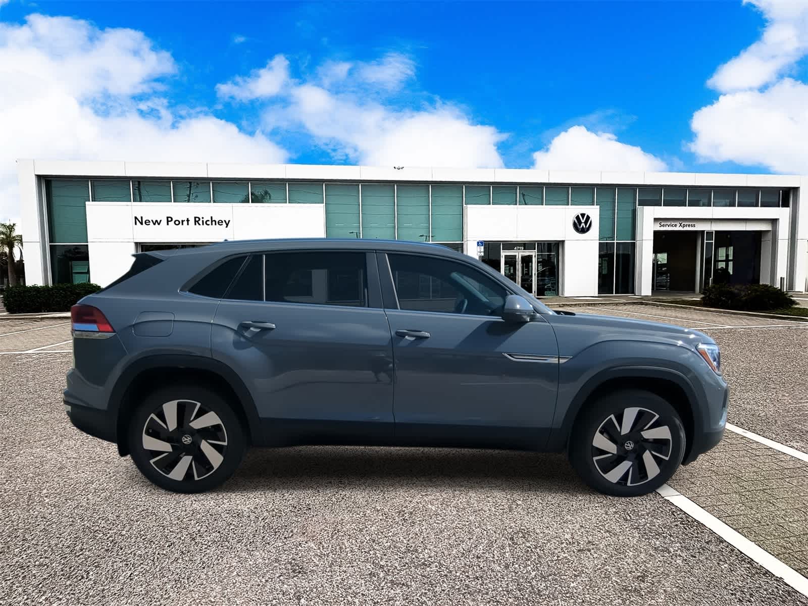 2025 Volkswagen Atlas Cross Sport 2.0T SE w/ Technology