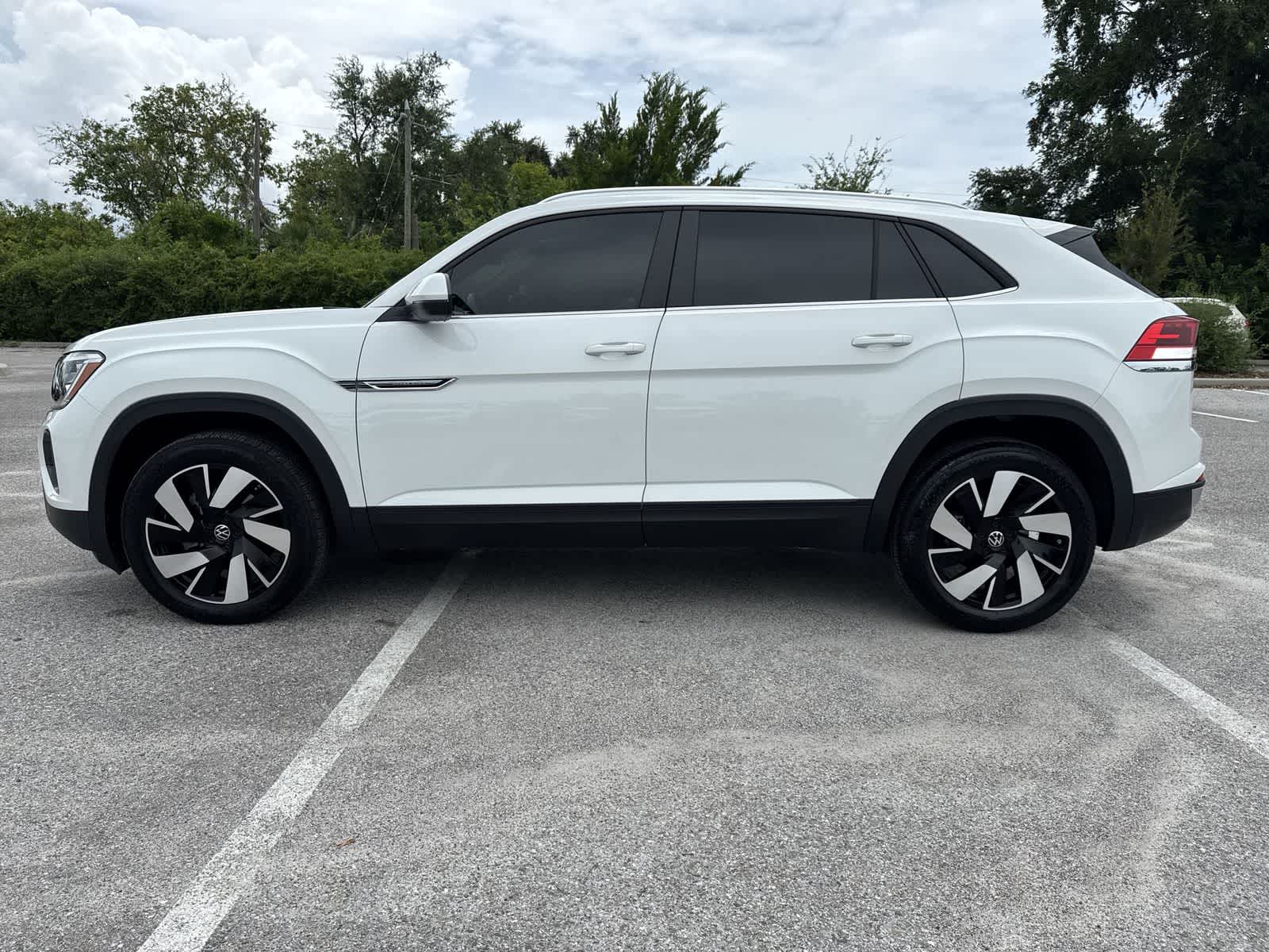 2024 Volkswagen Atlas Cross Sport 2.0T SE w/Technology