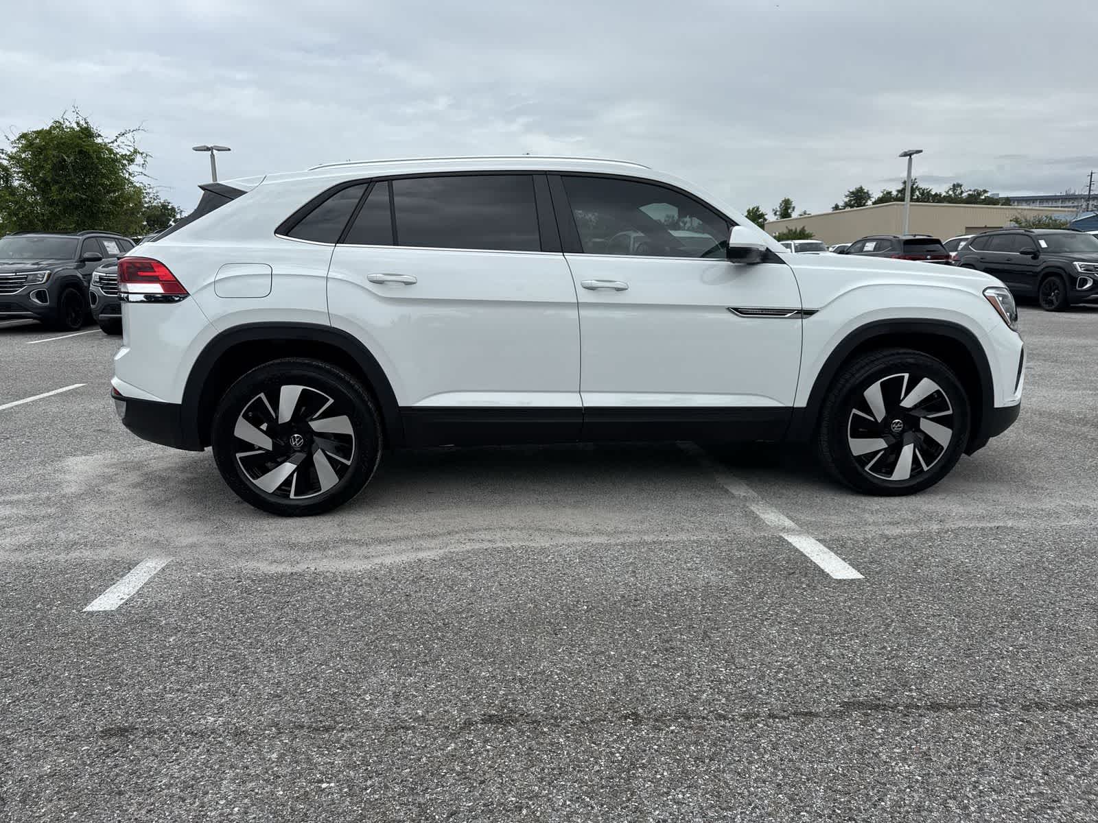 2024 Volkswagen Atlas Cross Sport 2.0T SE w/Technology