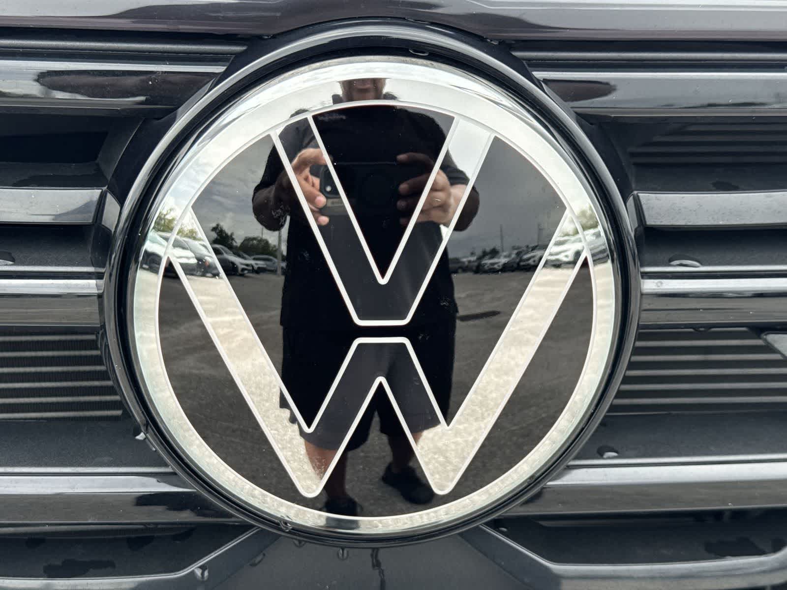 2024 Volkswagen Atlas Cross Sport 2.0T SE w/Technology
