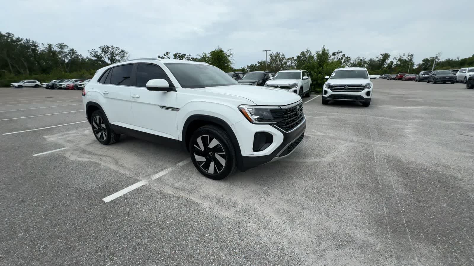 2024 Volkswagen Atlas Cross Sport 2.0T SE w/Technology
