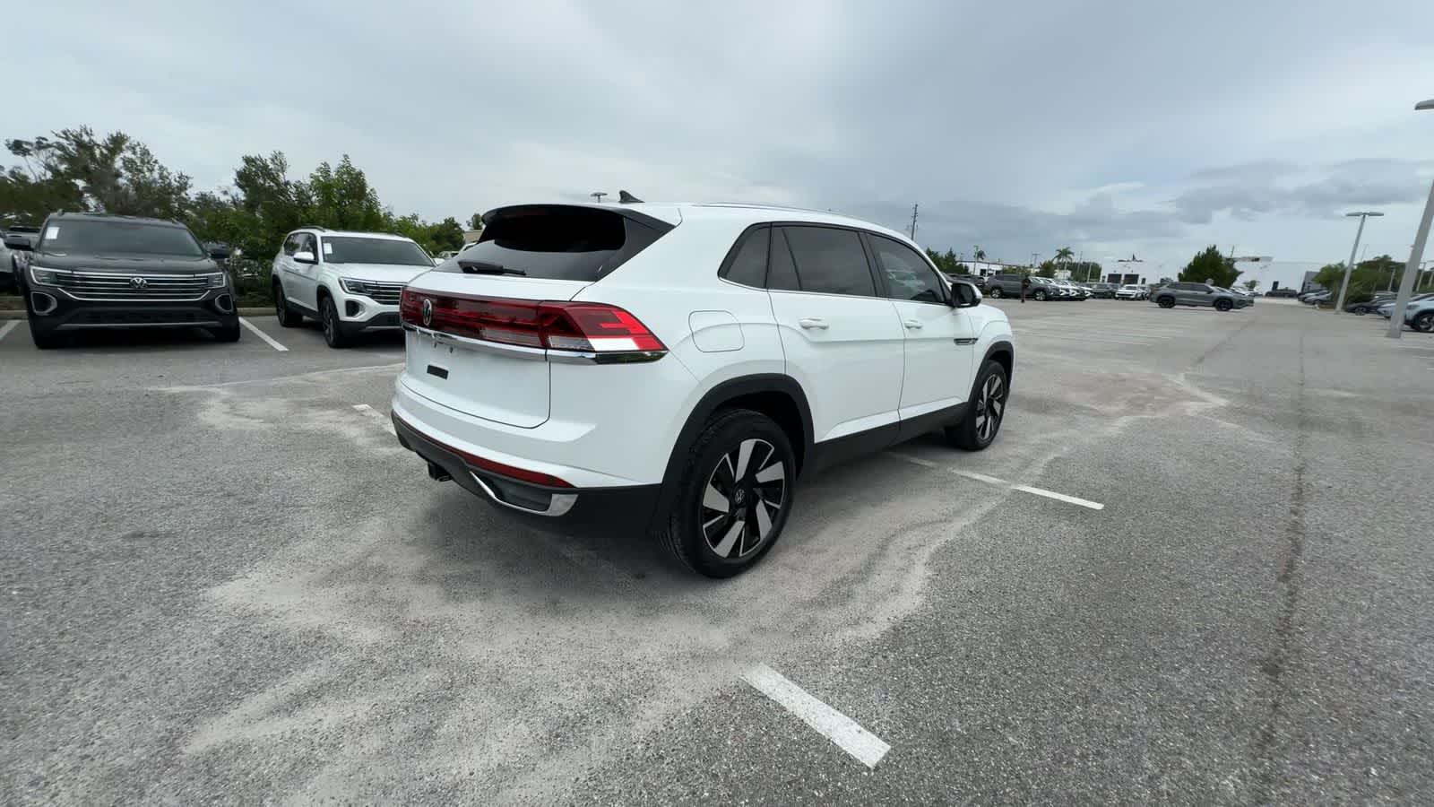 2024 Volkswagen Atlas Cross Sport 2.0T SE w/Technology