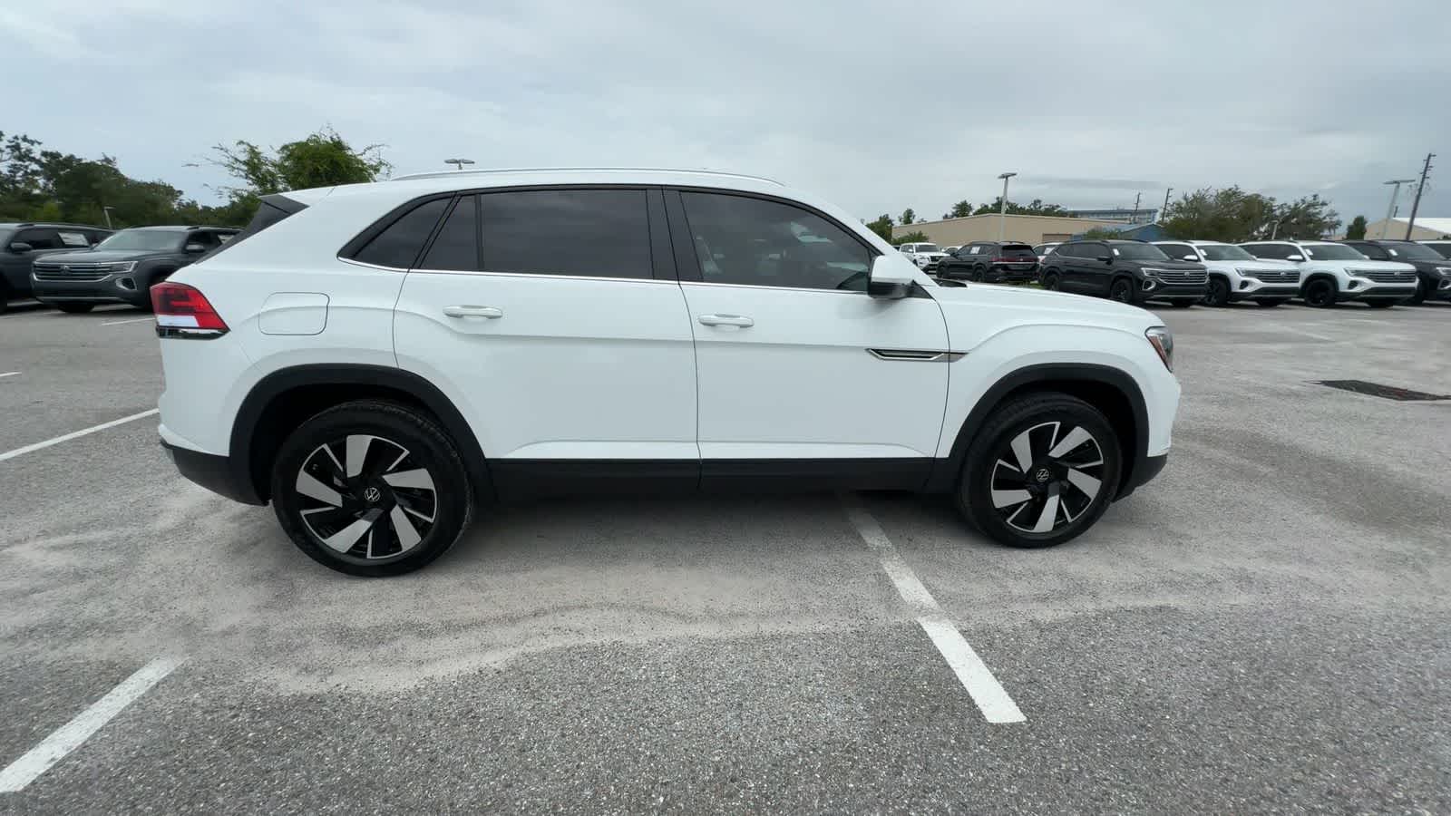 2024 Volkswagen Atlas Cross Sport 2.0T SE w/Technology