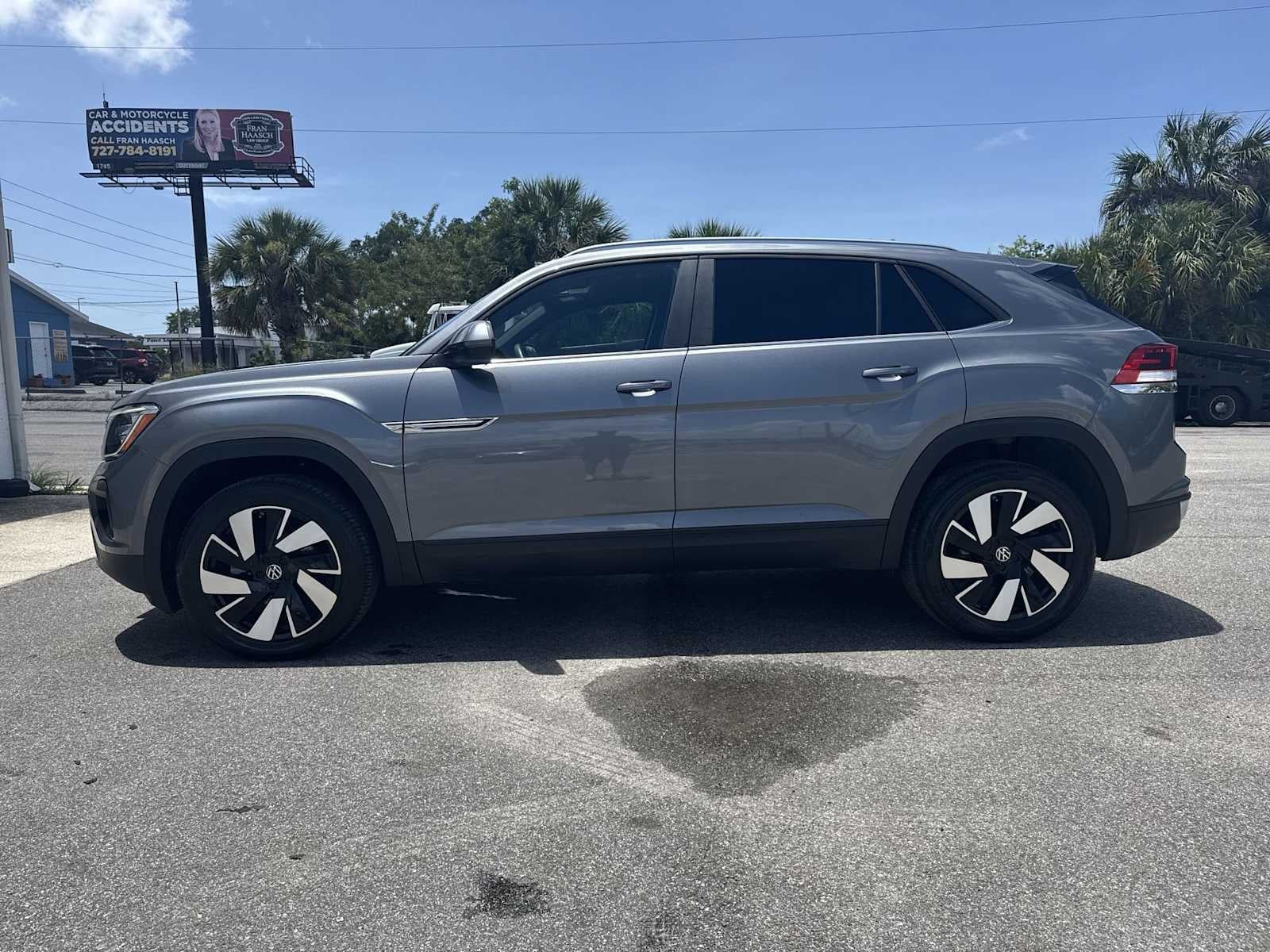 2024 Volkswagen Atlas Cross Sport 2.0T SE w/Technology