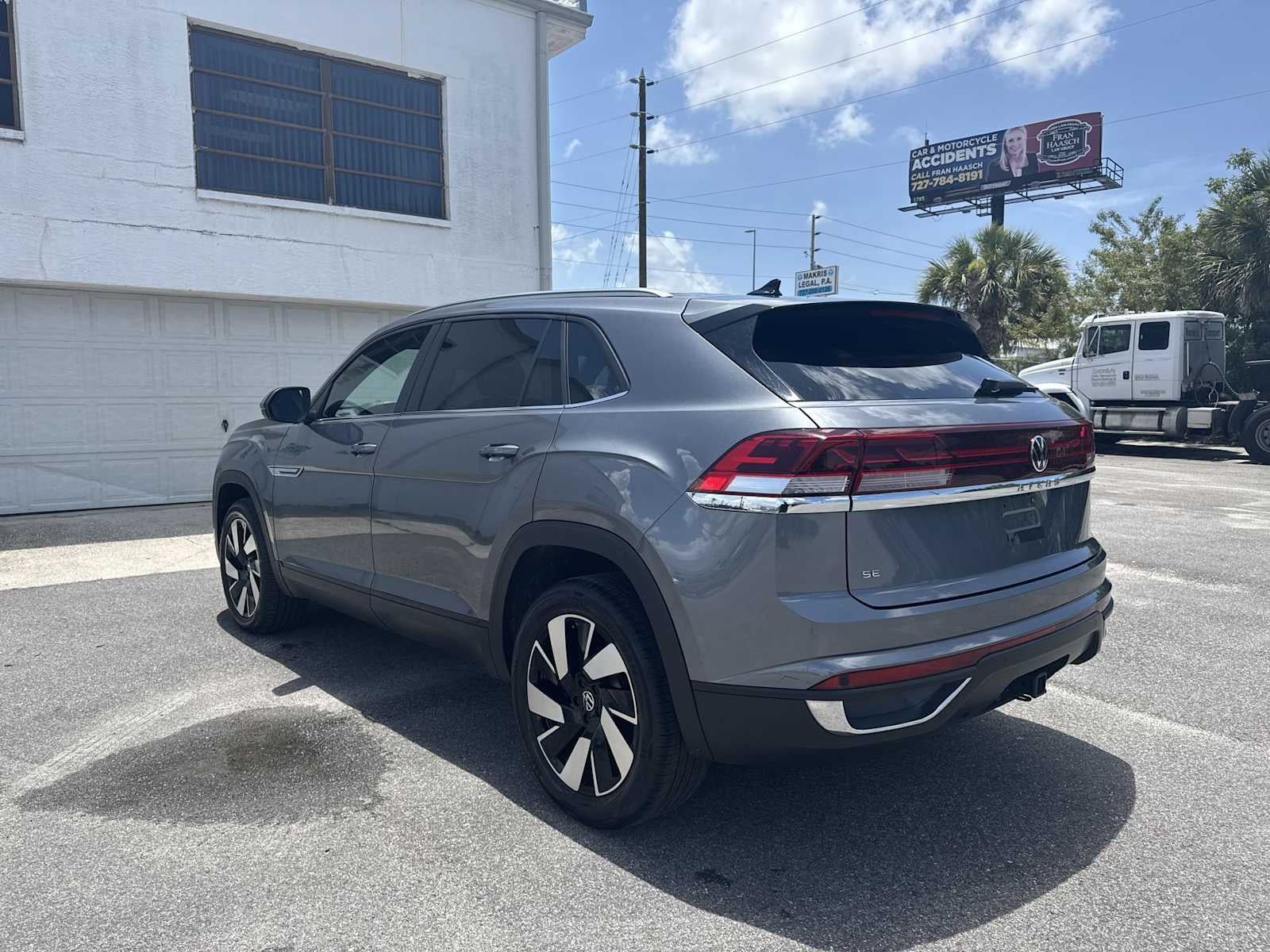 2024 Volkswagen Atlas Cross Sport 2.0T SE w/Technology
