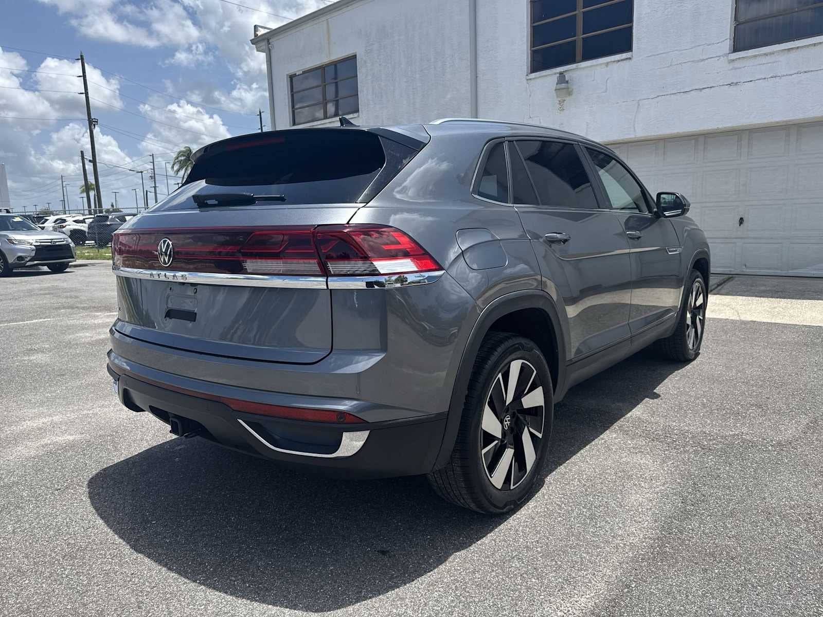 2024 Volkswagen Atlas Cross Sport 2.0T SE w/Technology