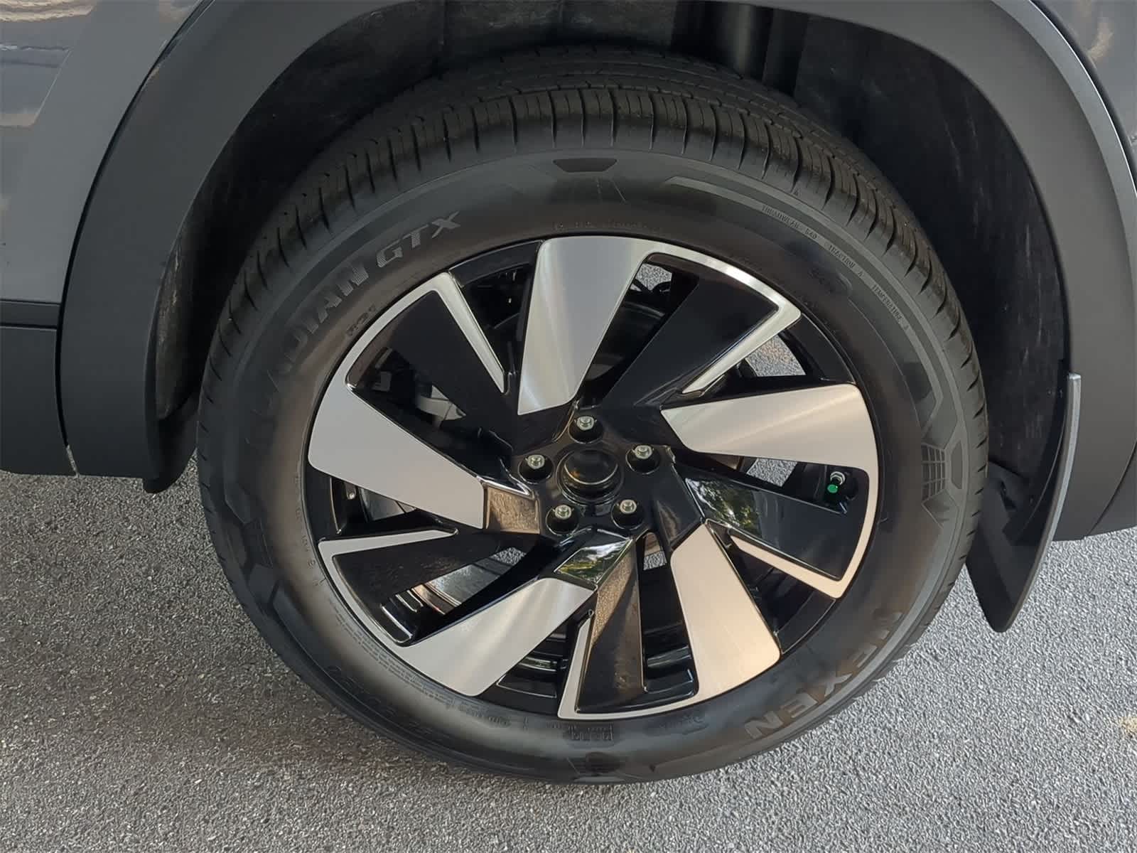 2025 Volkswagen Atlas Cross Sport 2.0T SE w/ Technology