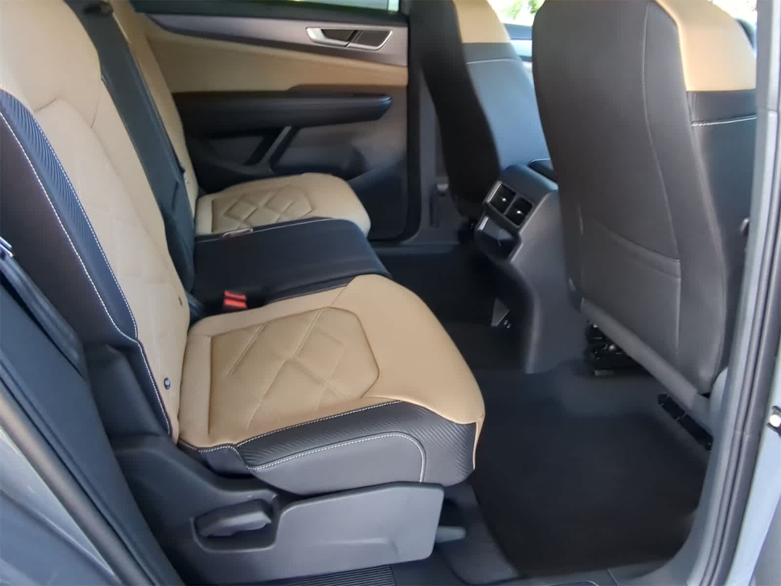 2025 Volkswagen Atlas Cross Sport 2.0T SE w/ Technology