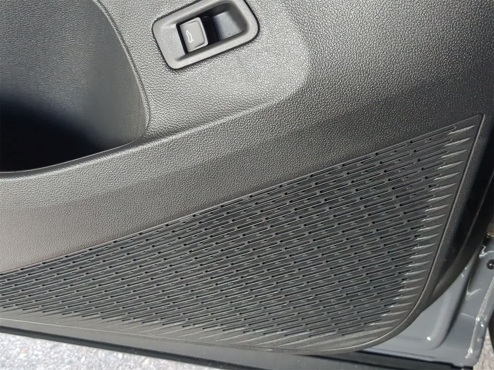 2025 Volkswagen Atlas Cross Sport 2.0T SE w/ Technology