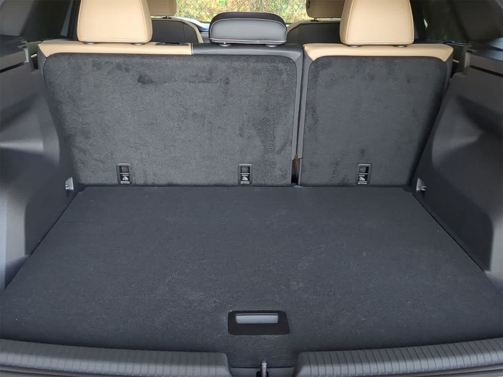 2025 Volkswagen Atlas Cross Sport 2.0T SE w/ Technology