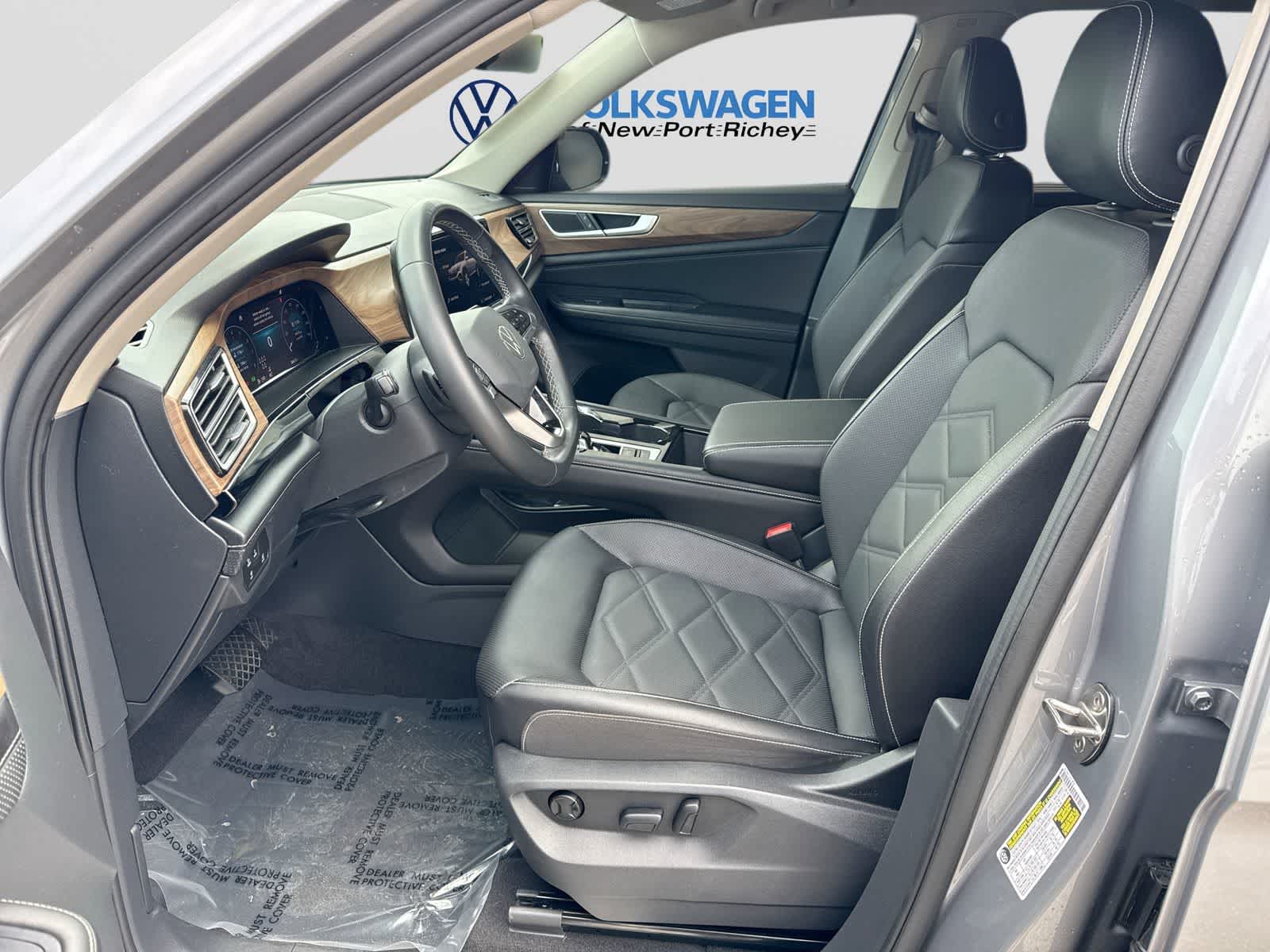 2024 Volkswagen Atlas 2.0T SE w/Technology