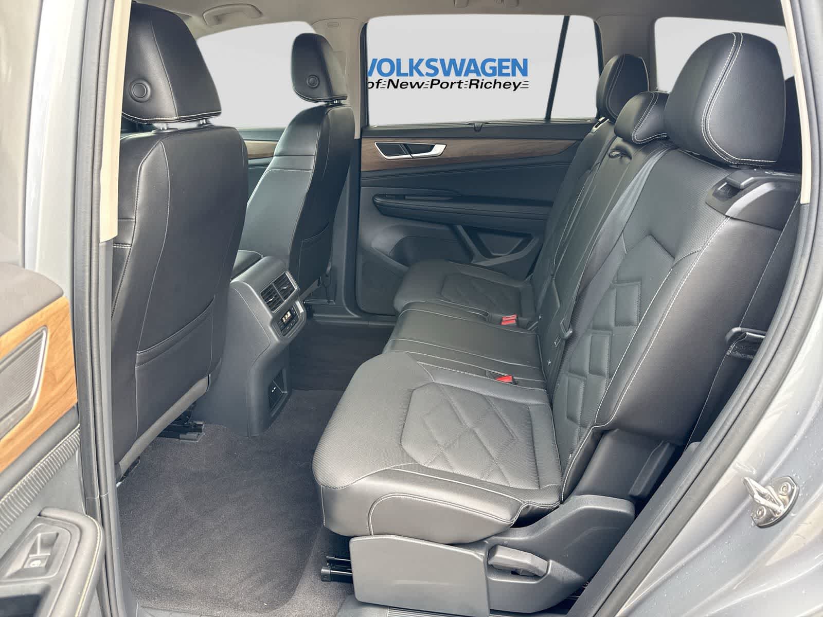 2024 Volkswagen Atlas 2.0T SE w/Technology