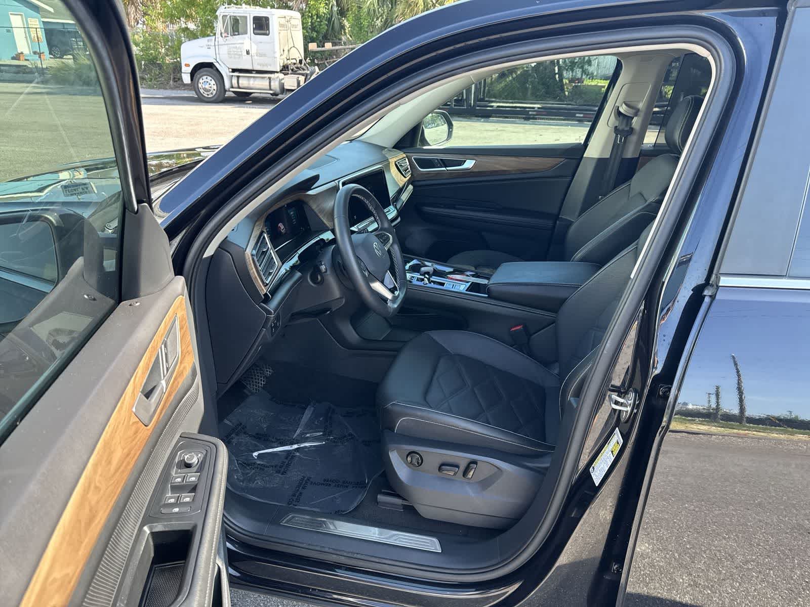 2024 Volkswagen Atlas 2.0T SE w/Technology