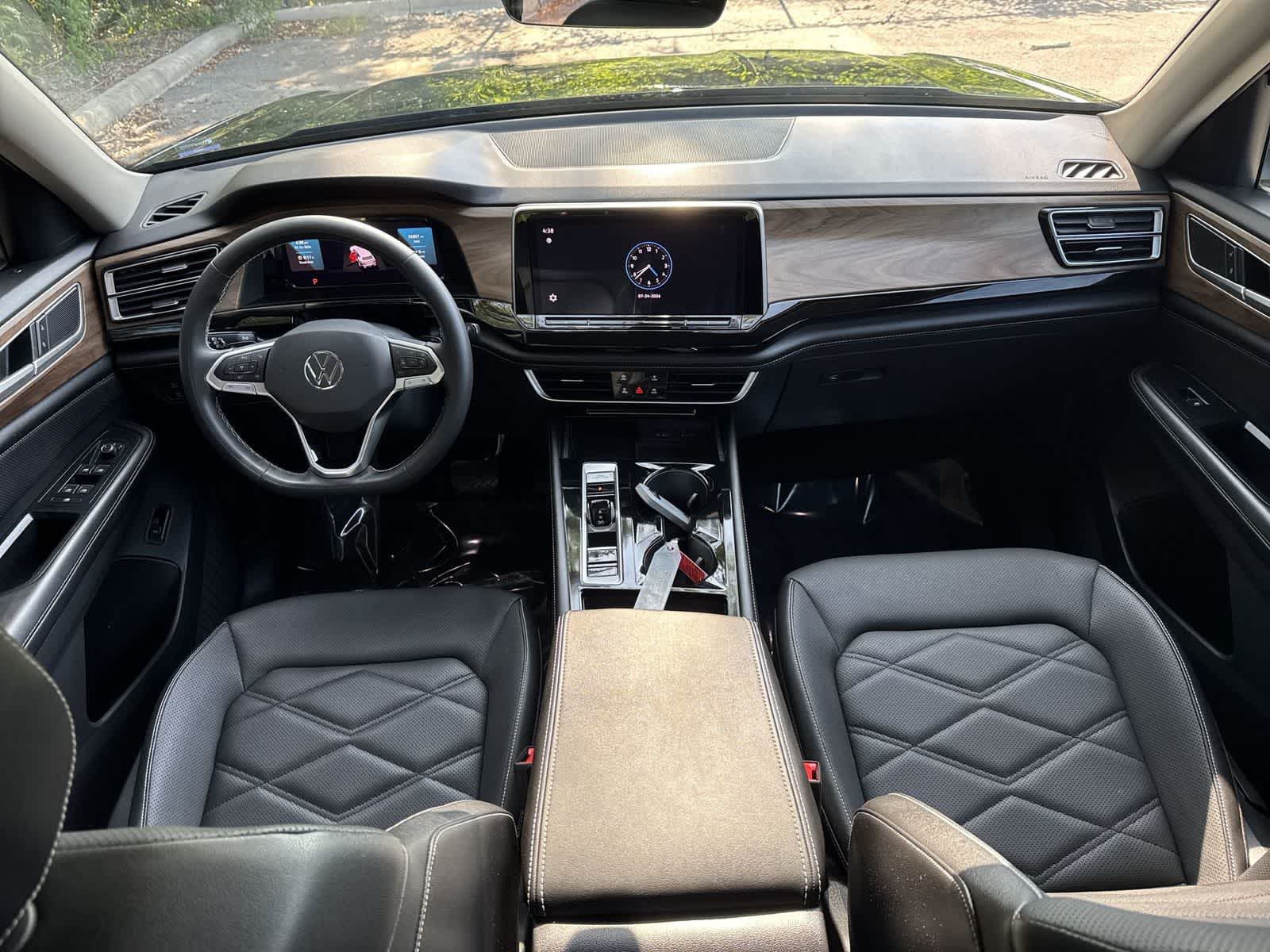 2024 Volkswagen Atlas 2.0T SE w/Technology